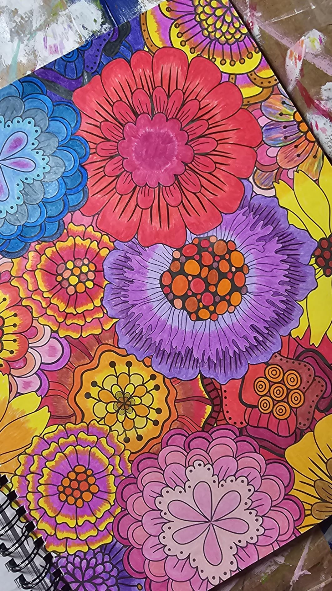 KALOUR 180 Colored Pencil Set for Adults Artists - Rich Pigment Soft Core -12 Metallic Pencil - Ideal for Coloring Drawing Sketching Shading Blending - Vibrant Color（Tin Case） customer photo 2