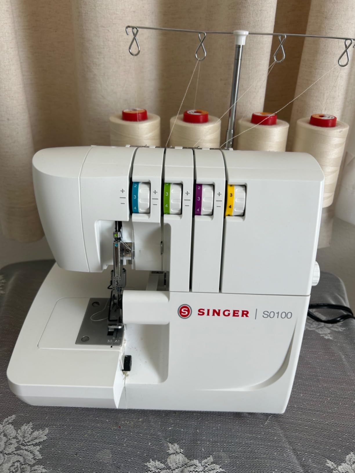 SINGER S0100 High Speed Serger Overlock Machine, 2-3-4 Thread Capability, 6 built-in stitches, color coded threading, metal frame, 1300 stitches/min, differential feed customer photo 1
