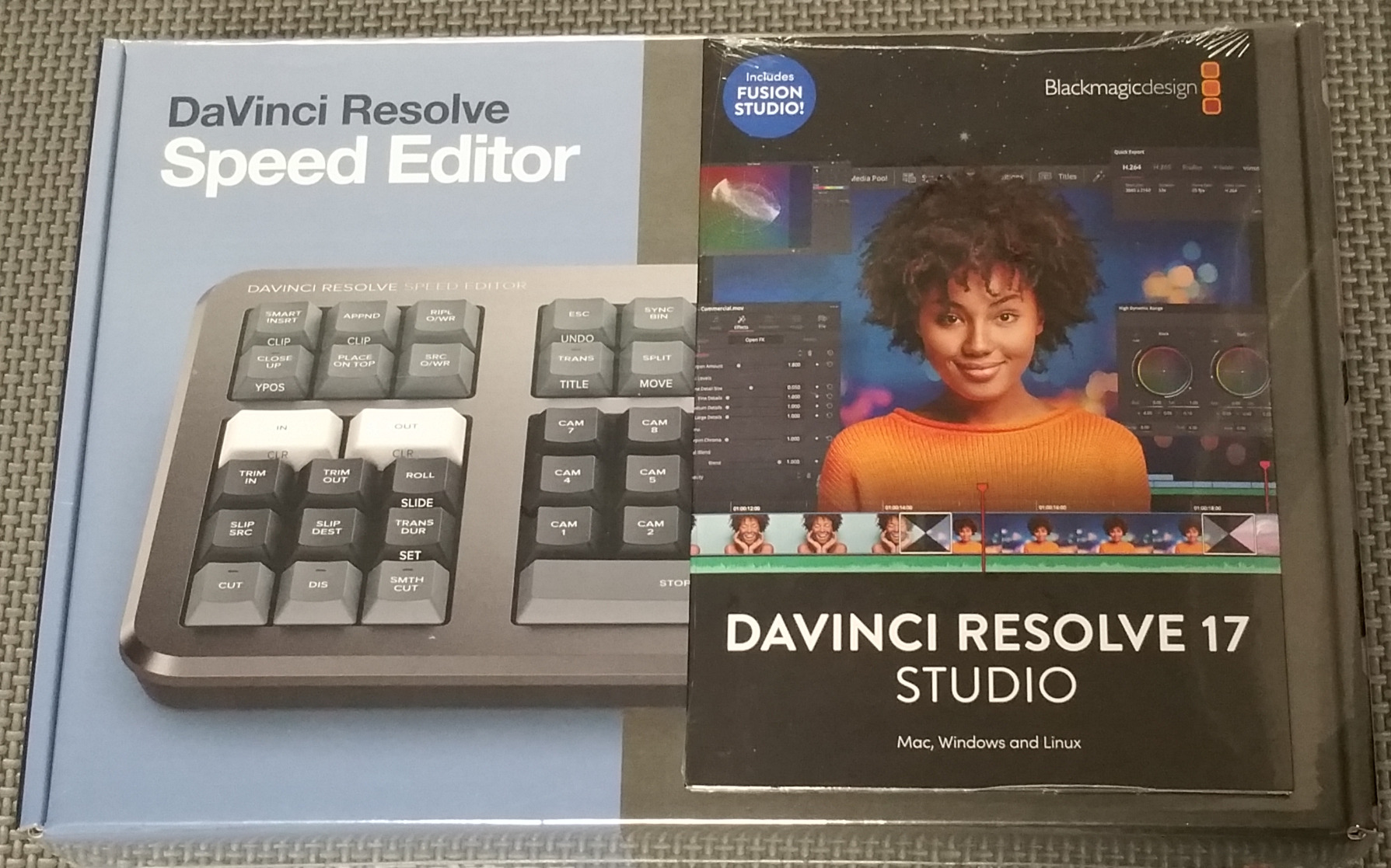 Blackmagic Design Davinci Resolve Speed Editor Bundle with Davinci Resolve 18 Studio (Activation Card) customer photo 2