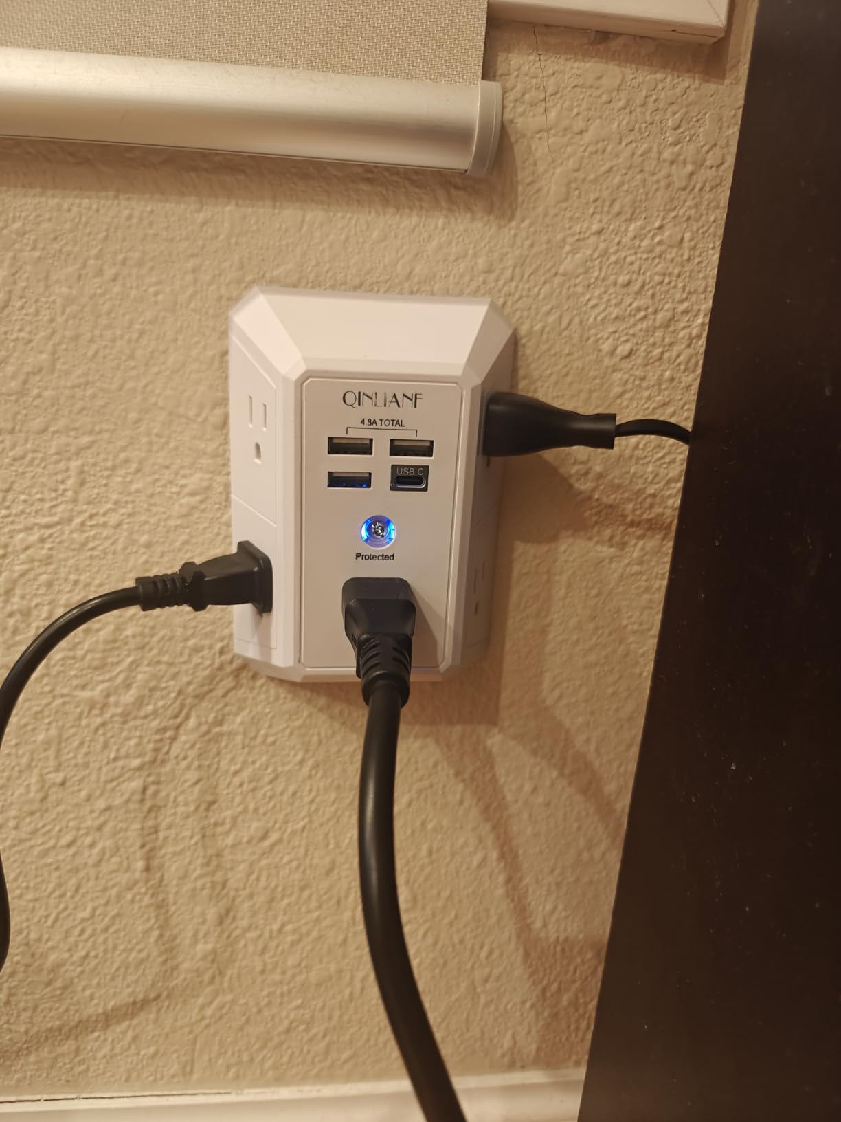 Wall Charger, Surge Protector, QINLIANF 5 Outlet Extender with 4 USB Charging Ports, 3-Sided 1680J Power Strip Multi Plug Adapter Spaced for Home Travel Office customer photo 1