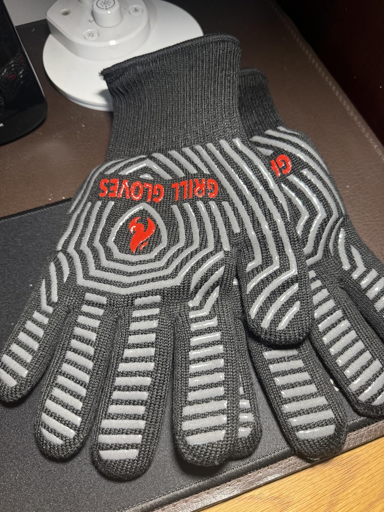 QUWIN BBQ Gloves, Oven Gloves, 1472°F Extreme Heat Resistant, Grilling Gloves Silicone Non-Slip Oven Mitts, Kitchen Gloves for BBQ, Grilling, Cooking, Baking customer photo 1