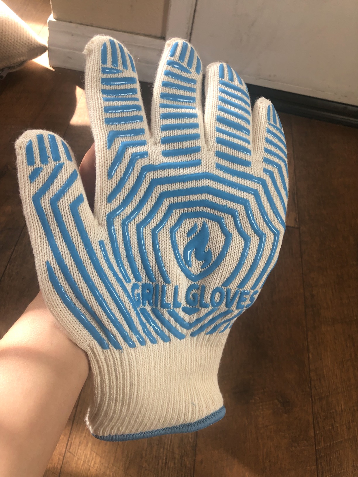 QUWIN BBQ Gloves, Oven Gloves, 1472°F Extreme Heat Resistant, Grilling Gloves Silicone Non-Slip Oven Mitts, Kitchen Gloves for BBQ, Grilling, Cooking, Baking customer photo 2