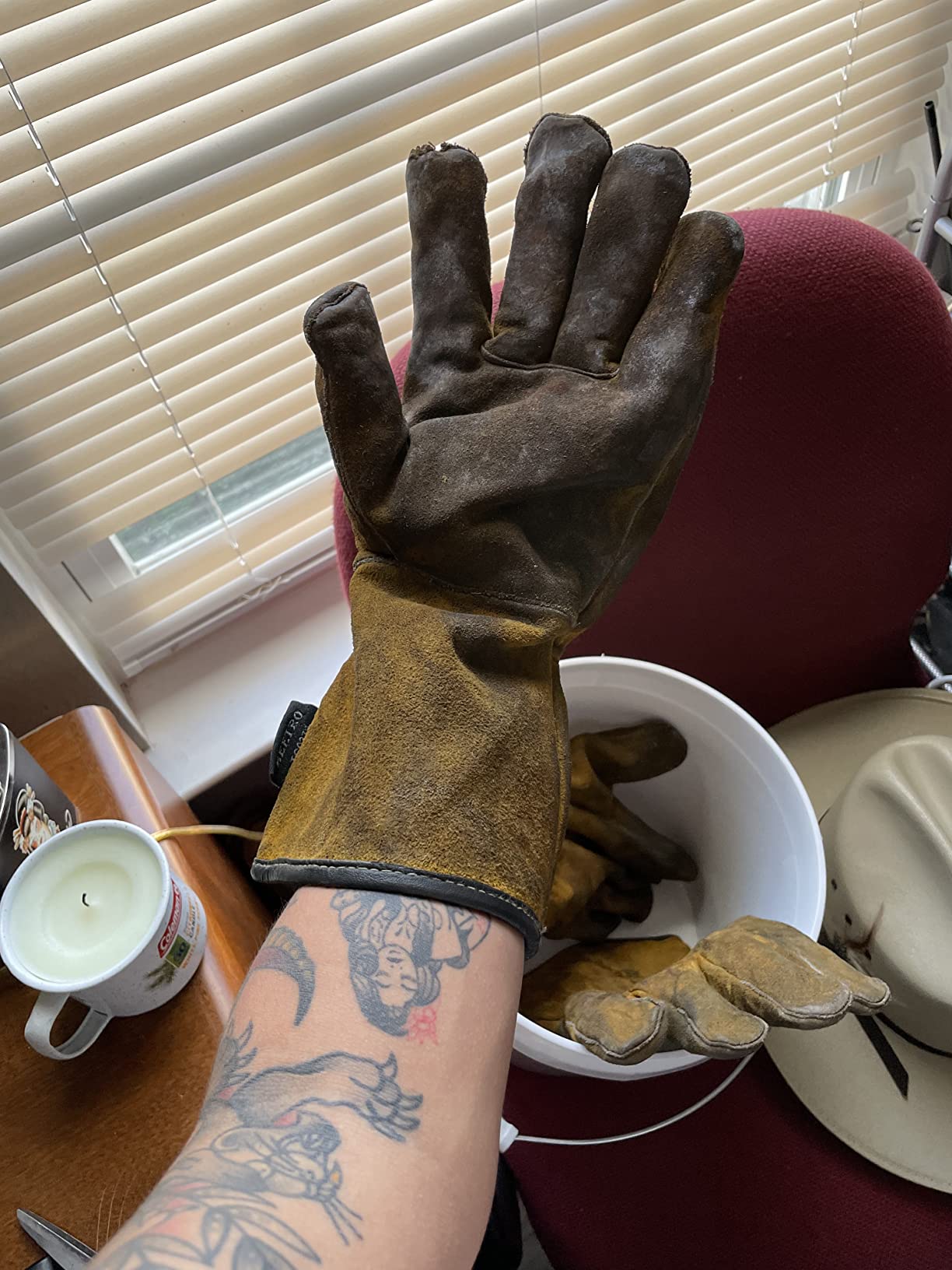 BEETRO Welding Gloves 5 Pairs Cow Leather Forge/Mig/Stick/Tig Welder Heat/Fire Resistant, Mitts for Oven/Grill/Fireplace/Furnace/Stove/Pot Holder/Wood Burner/Animal handling glove with Soft Lining customer photo 1