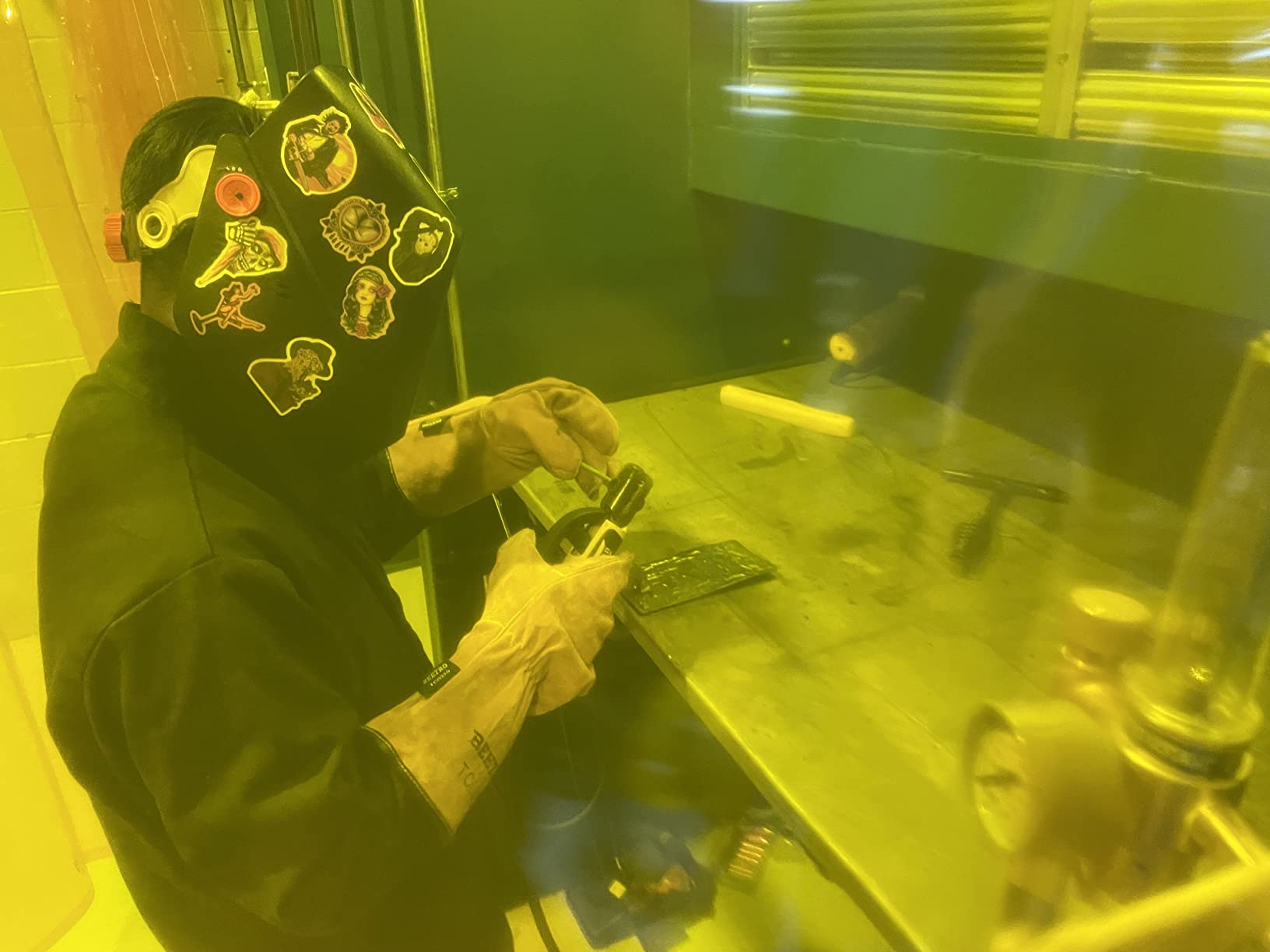 BEETRO Welding Gloves 5 Pairs Cow Leather Forge/Mig/Stick/Tig Welder Heat/Fire Resistant, Mitts for Oven/Grill/Fireplace/Furnace/Stove/Pot Holder/Wood Burner/Animal handling glove with Soft Lining customer photo 2