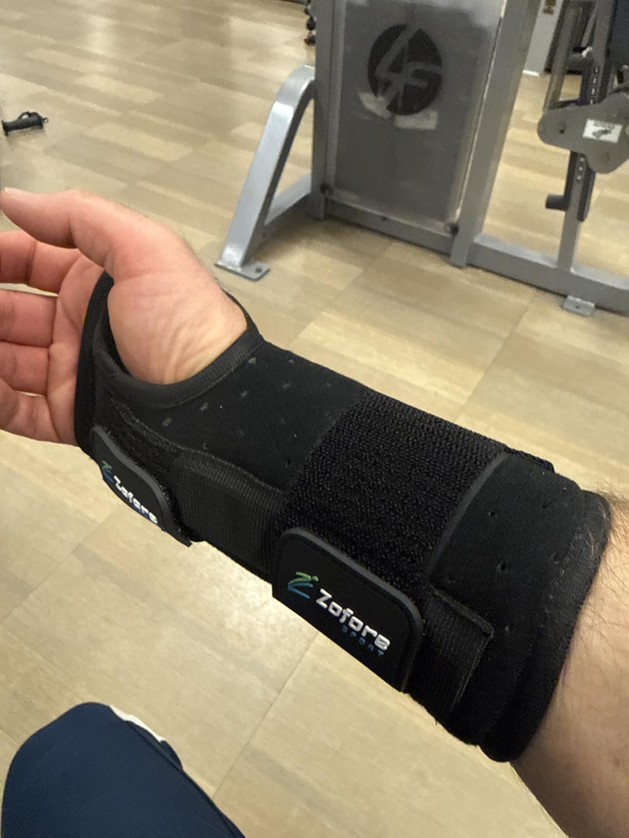 Carpal Tunnel Wrist Brace Support with 2 Straps and Metal Splint Stabilizer - Helps Relieve Tendinitis Arthritis Carpal Tunnel Pain - Reduces Recovery Time for Men Women - Right (L/XL) customer photo 1
