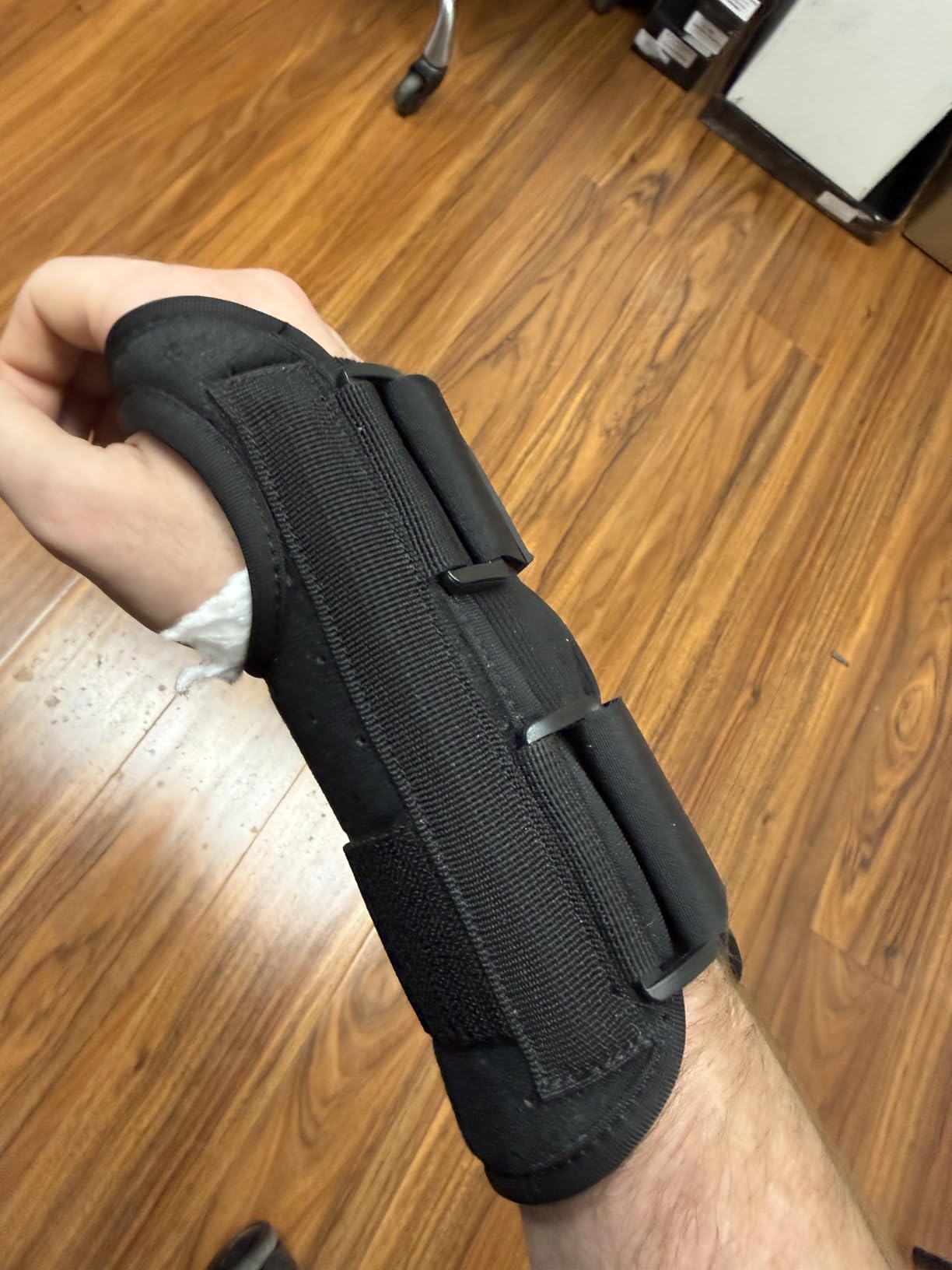 Carpal Tunnel Wrist Brace Night Support and Metal Splint Stabilizer [Single] - Helps Relieve Tendinitis Arthritis Carpal Tunnel Syndrome Pain - Reduces Recovery Time for Men Women - Right (S/M) customer photo 2