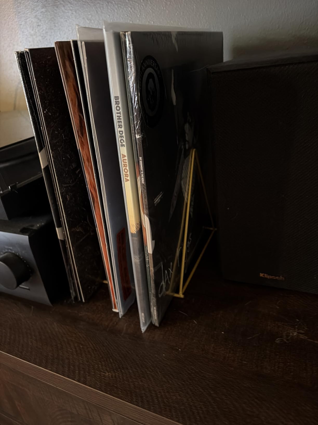 QPEY Triangle File Holder,5 Slot Metal Vinyl Record Stand Holder Magazine Newspaper Holder Photography Props for Office Home 1 Pc (black) customer photo 2