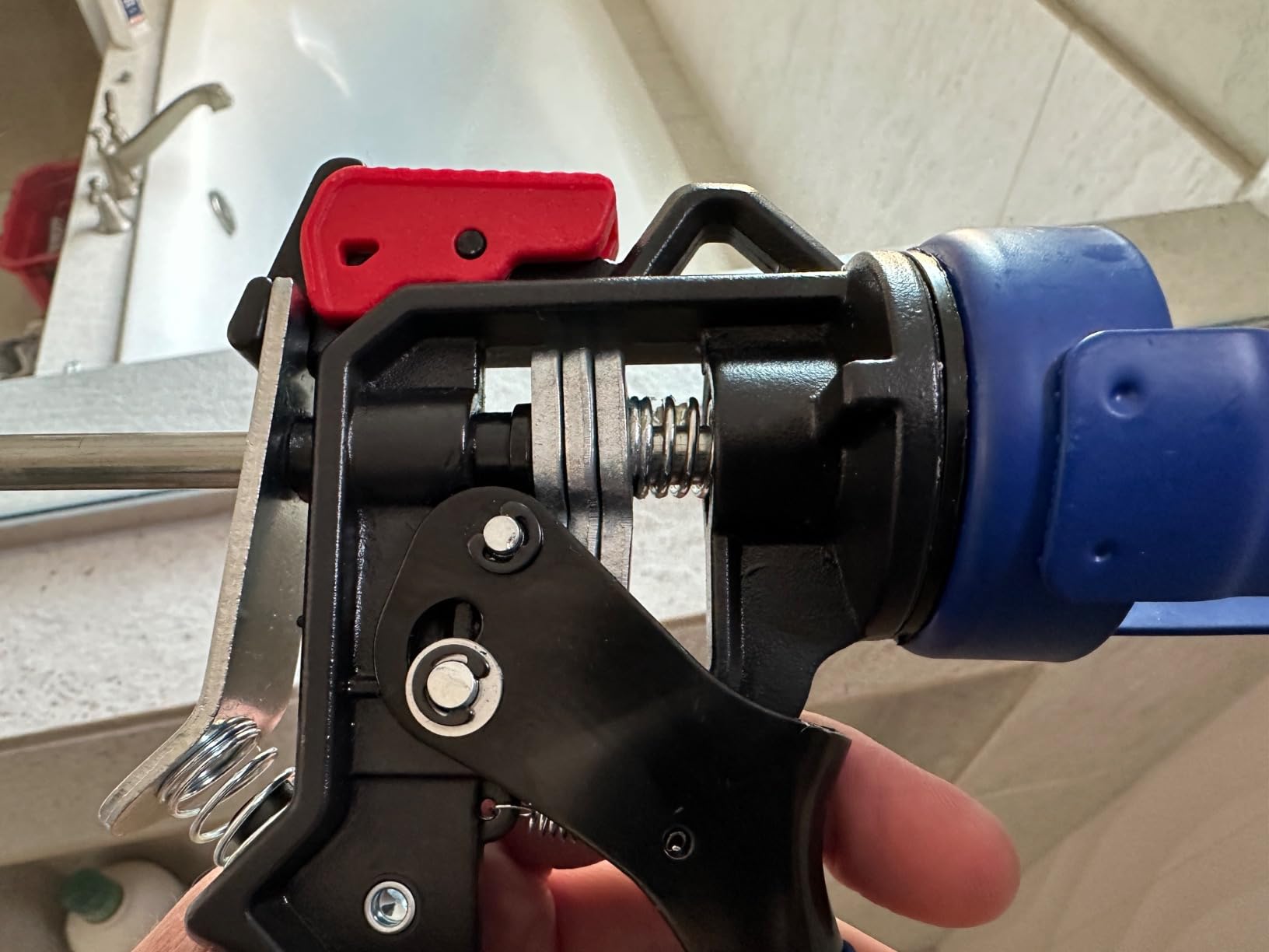 WORKPRO Caulking Gun, Adjustable Hand Caulk gun, Less-dripping Regulating, 9:1 & 18:1 Thrust Ratio customer photo 1