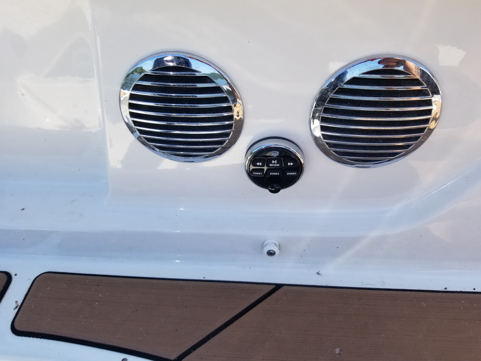 Rockville RGHR45 72W x 4 Marine Gauge Receiver, Bluetooth, 4-Zone Volume, IP66 Waterproof, Rear Camera Input, USB Video, RCA A/V, Wired Remote, AM/FM, for Boats and Powersports customer photo 2