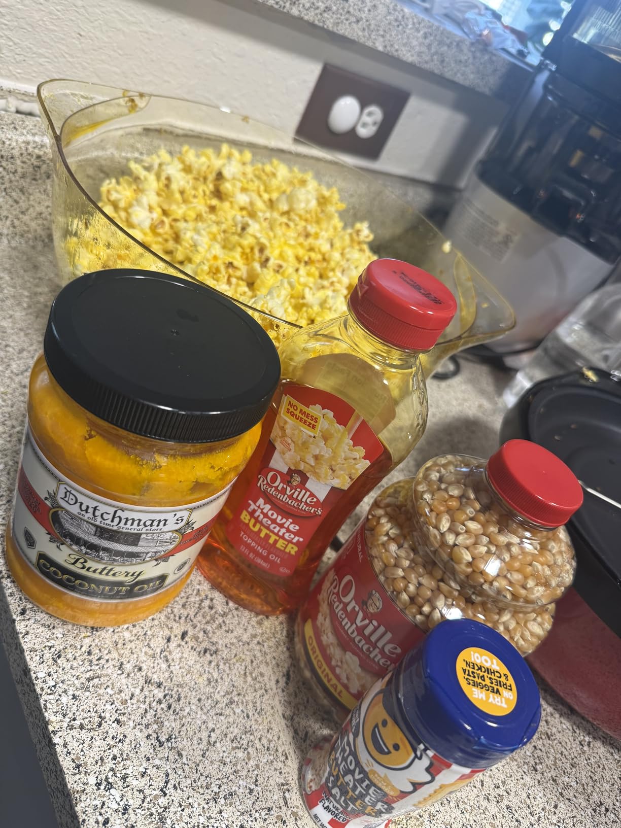 Dash SmartStore Deluxe Stirring Popcorn Maker - Hot Oil Electric Popcorn Popper with Butter-Warming Tray, Clear Serving Bowl, Storage Lid & Measuring Cup - 24 Cups, Red customer photo 2