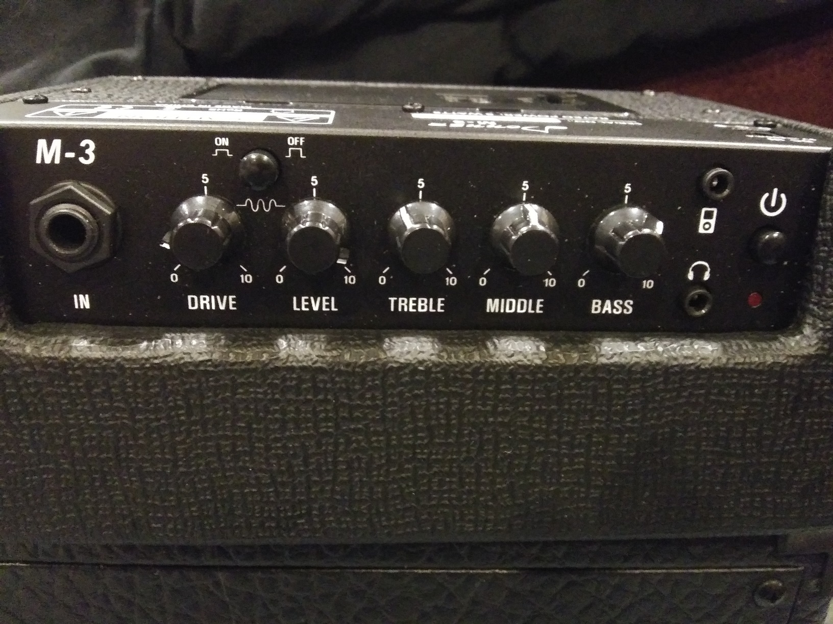 Donner Mini Guitar Amp Small Electric Amplifier 5W Portable, Practice Guitar Combo Amp DA-10 customer photo 1