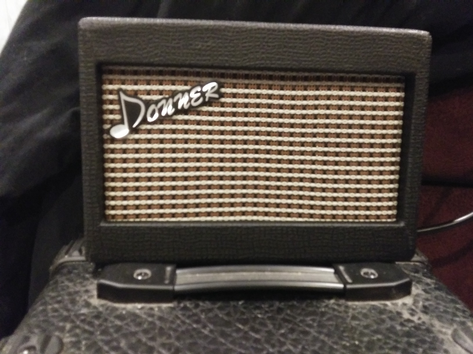 Donner Mini Guitar Amp Small Electric Amplifier 5W Portable, Practice Guitar Combo Amp DA-10 customer photo 2