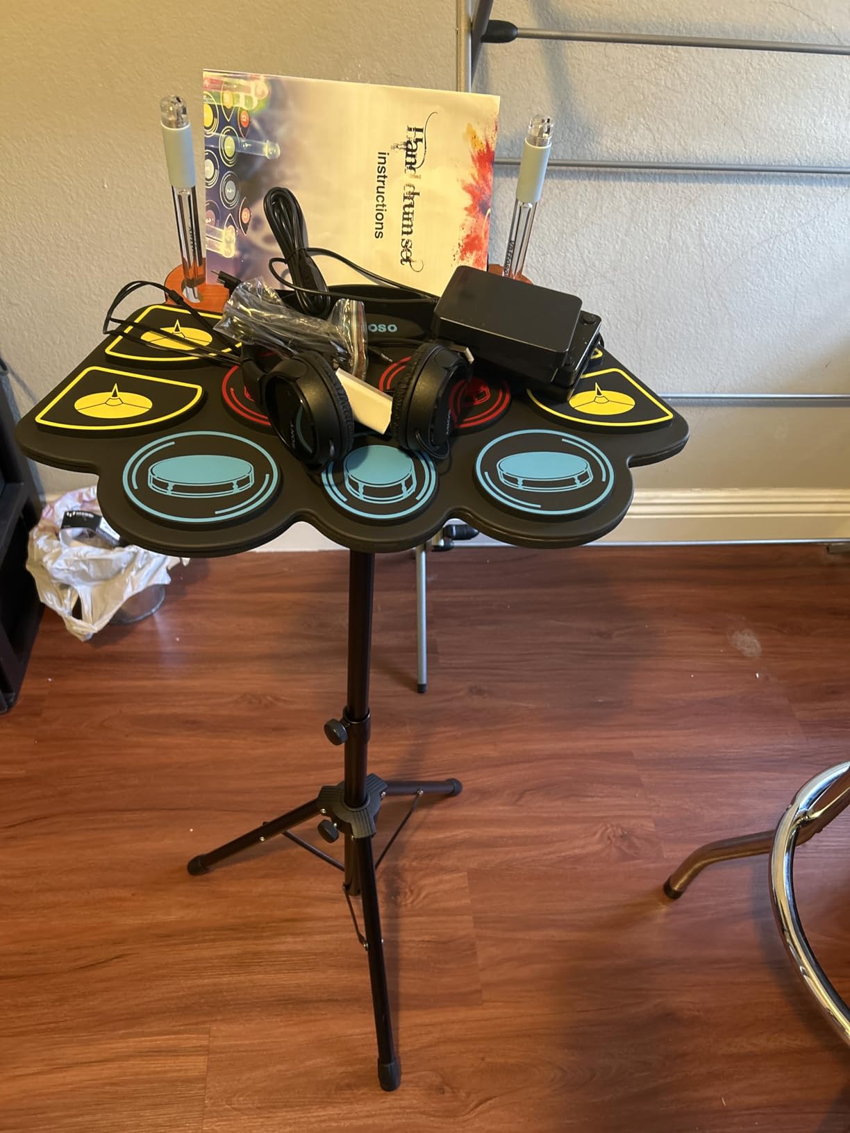 Electric Drum Set for Kids, Electronic Drum Pad with Light Up Drumsticks and Drum Stand, Bulit-in Double Speakers and Rechargeable Battery, Kids Drum Set with LED Drumsticks, 9 Pads Digital Drum Kit customer photo 1