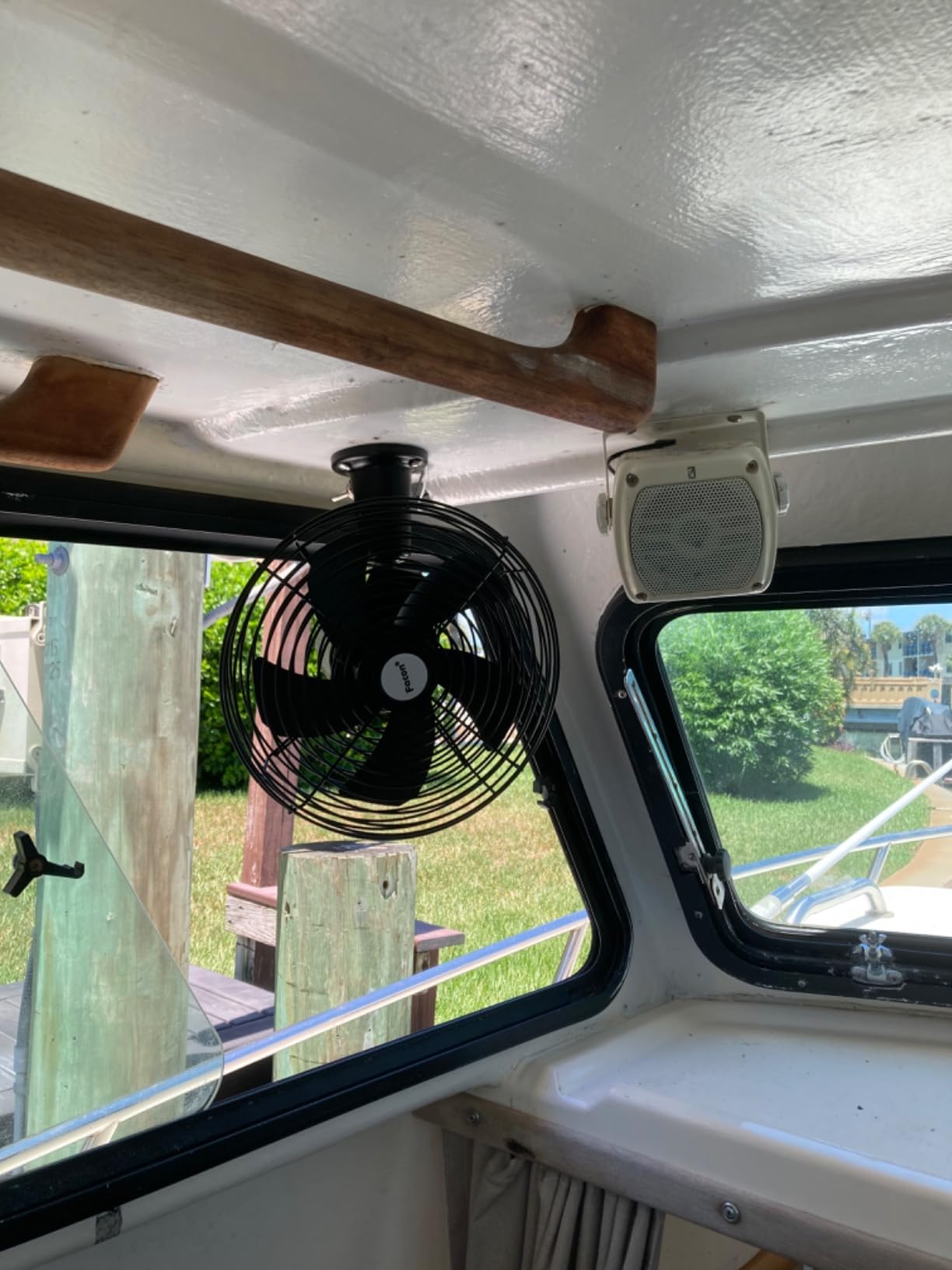 Facon 12V RV Cooling Fan with 2 Speed Switch, Dia: 8-3/4'', Heavy Duty Black Metal Car Fan, for Auto Truck, RV, Camper, Trailer, Car, Buses and Boats customer photo 1