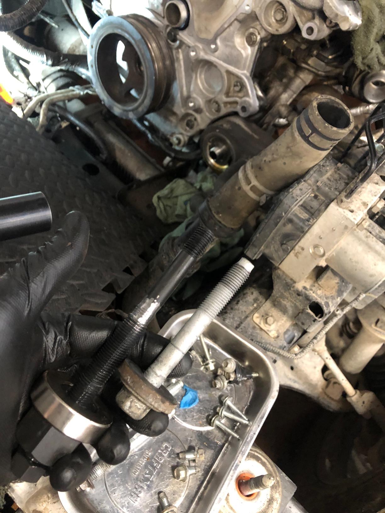 OEMTOOLS 37306 Long-Reach Harmonic Balancer/Pulley Installer Kit, Extra Long Forcing Fasteners for Hard-to-Reach Balancer Pulleys, for Use with Ford, GM, Dodge and Chrysler V8 and V6 Engines customer photo 1