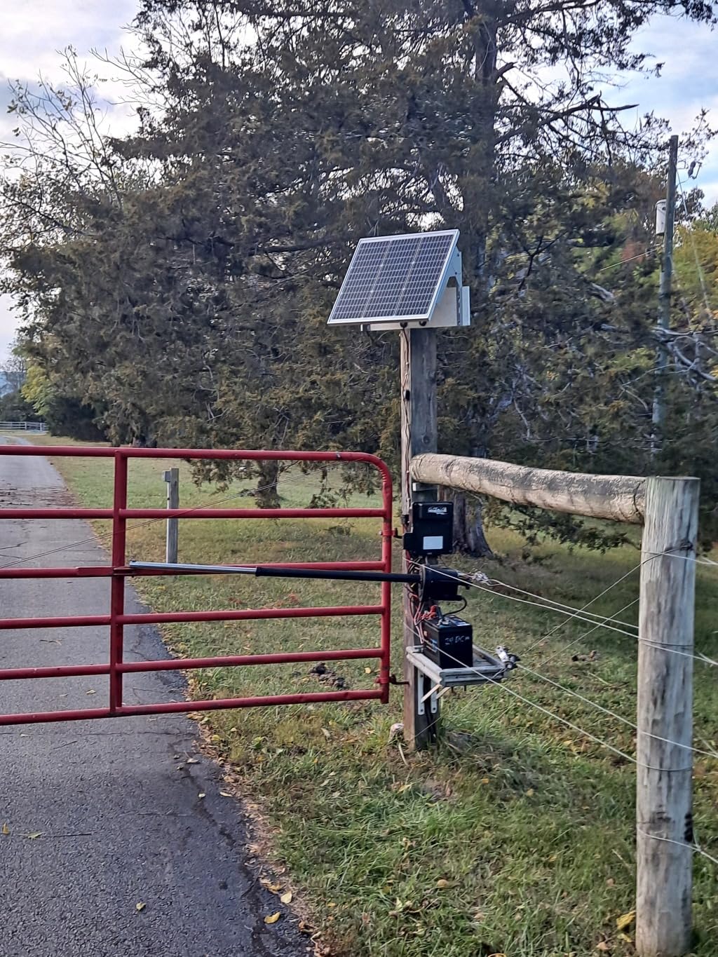 SOLPERK 50W/12V Solar Panel Kit, Solar Battery Trickle Charger Maintainer + Waterproof Controller + Adjustable Mount Bracket for Automotive Motorcycle Boat Marine RV Camping Roof customer photo 1