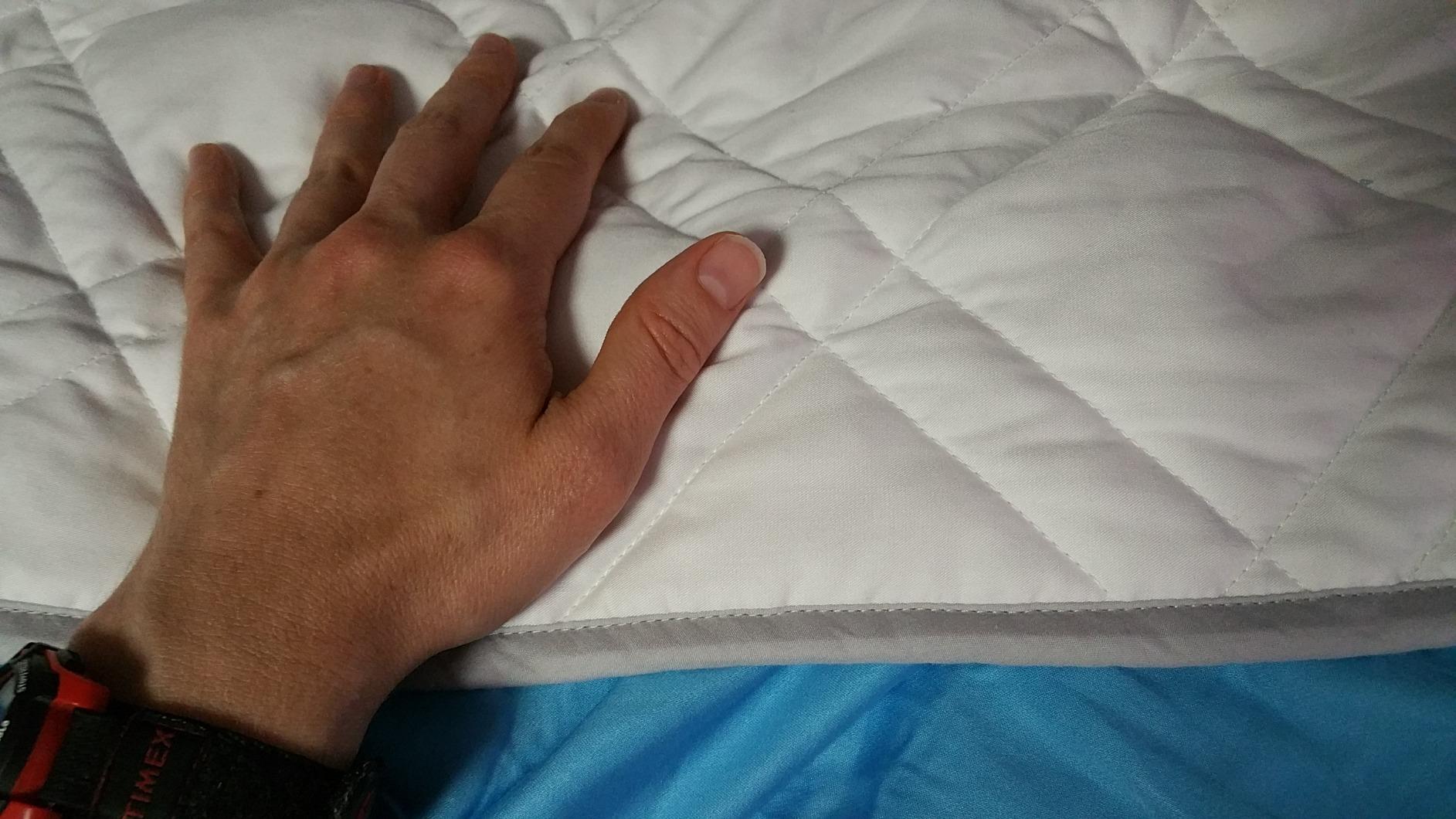 Aricove Cooling Weighted Blanket, 12 lbs, Twin Size for Adults, Luxury Heavy Blanket, Silky Soft Bamboo Viscose, 48x72 inches, Machine Washable, White customer photo 2