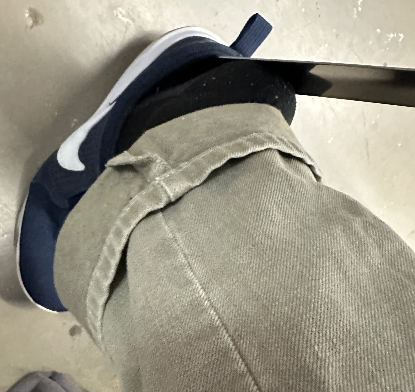 Velette 2 Pack Metal Shoe Horn Long Handle for Seniors - 16.5 Extra Long Shoe Horn for Seniors, 7.5 Travel Shoes Horns for Men, Women, and Kids customer photo 1