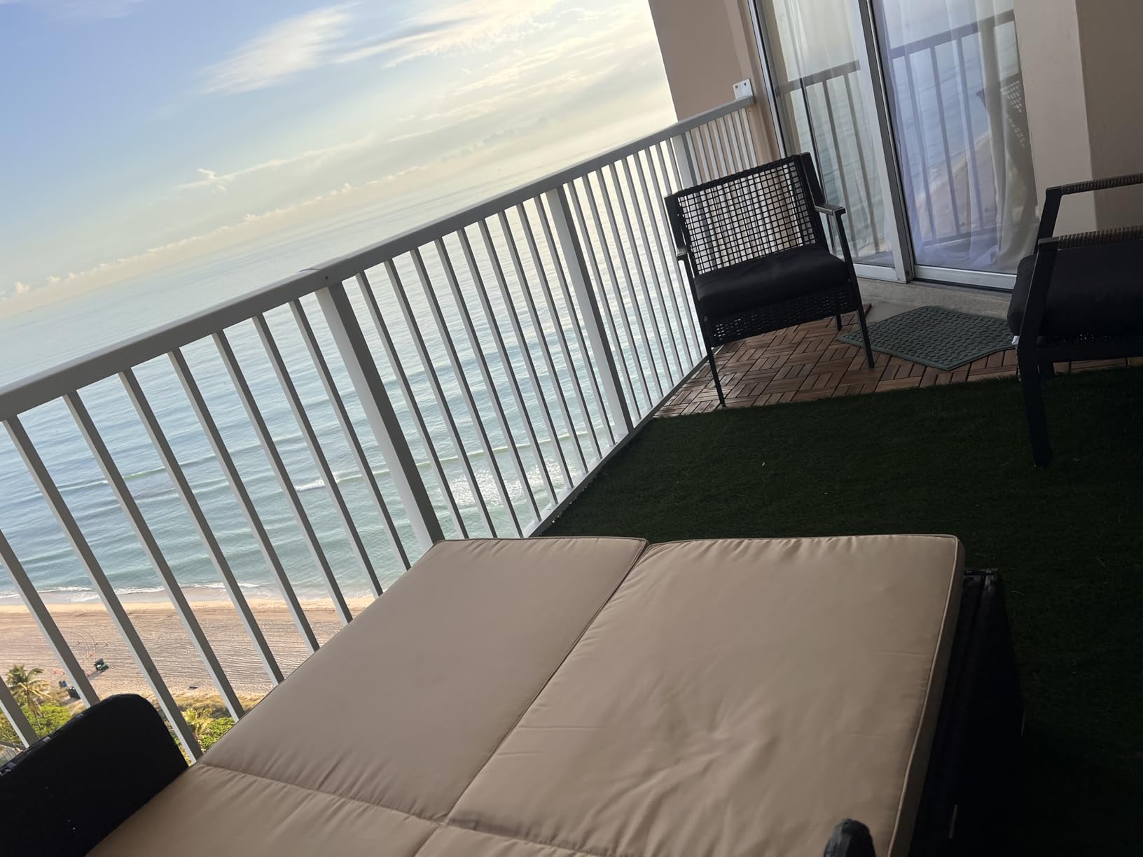 Tangkula Outdoor Rattan Daybed, Sunbed Wicker Furniture w/Spacious Seat, Upholstered Cushion & High-Resilience Sponge customer photo 1