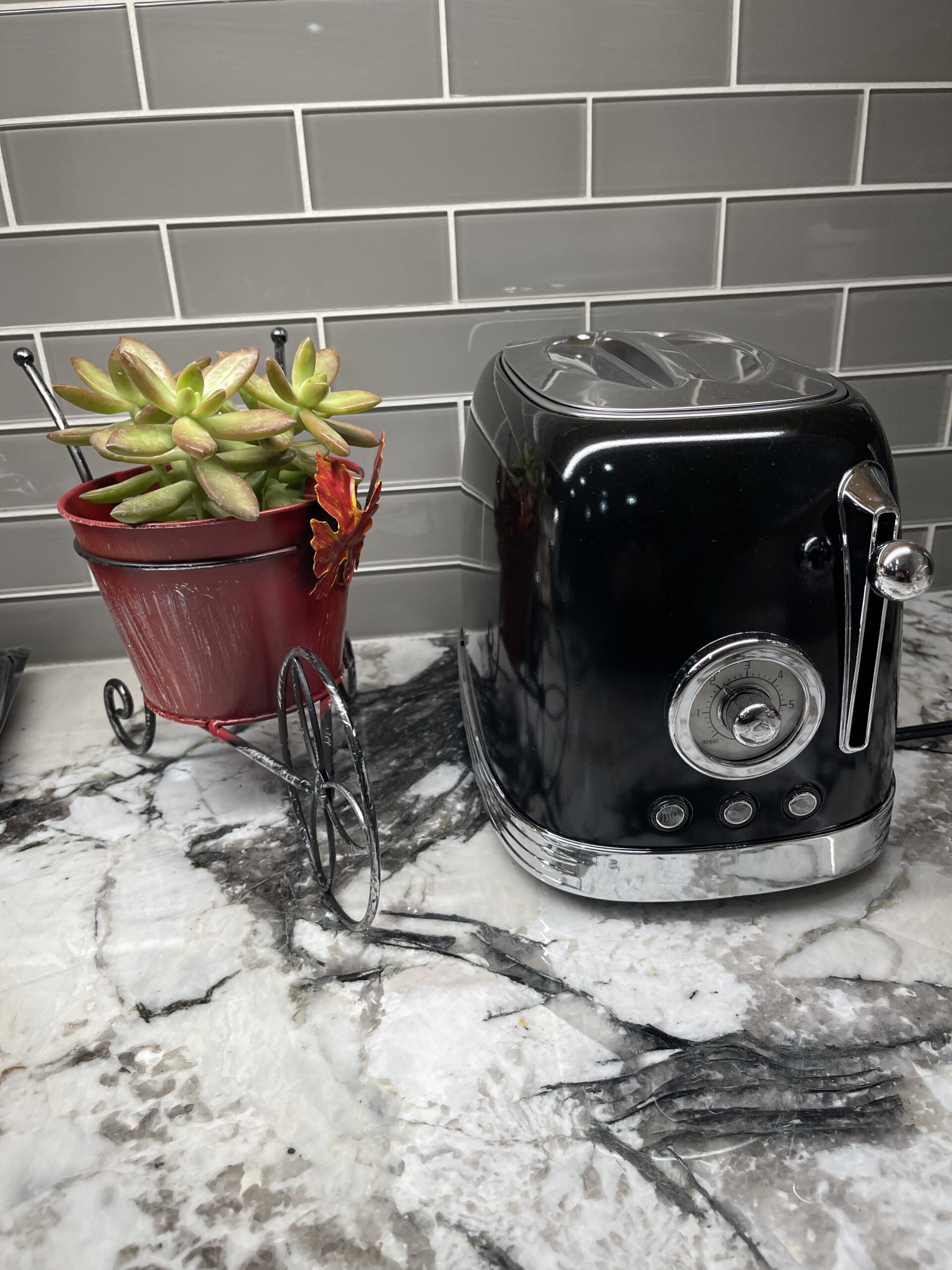 CROWNFUL 2-Slice Toaster, Extra Wide Slots Toaster, Retro Stainless Steel with Bagel, Cancel, Defrost, Reheat Function and 6-Shade Settings, Removal Crumb Tray, Cream customer photo 2