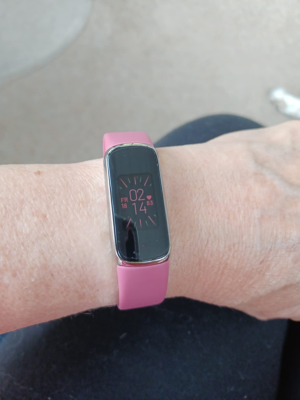 Fitbit Luxe Fitness and Wellness Tracker with Stress Management, Sleep Tracking and 24/7 Heart Rate, Black/Graphite, One Size (S & L Bands Included) customer photo 2