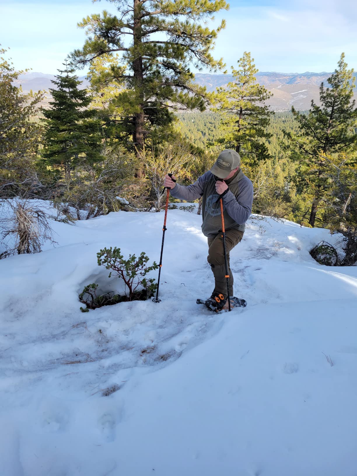 G2 21/25/30 Inches Light Weight Snowshoes for Women Men Youth, Set with Trekking Poles, Tote Bag, Gaiters,Special Fast Ratchet Binding, Orang/Blue/Red Available customer photo 2