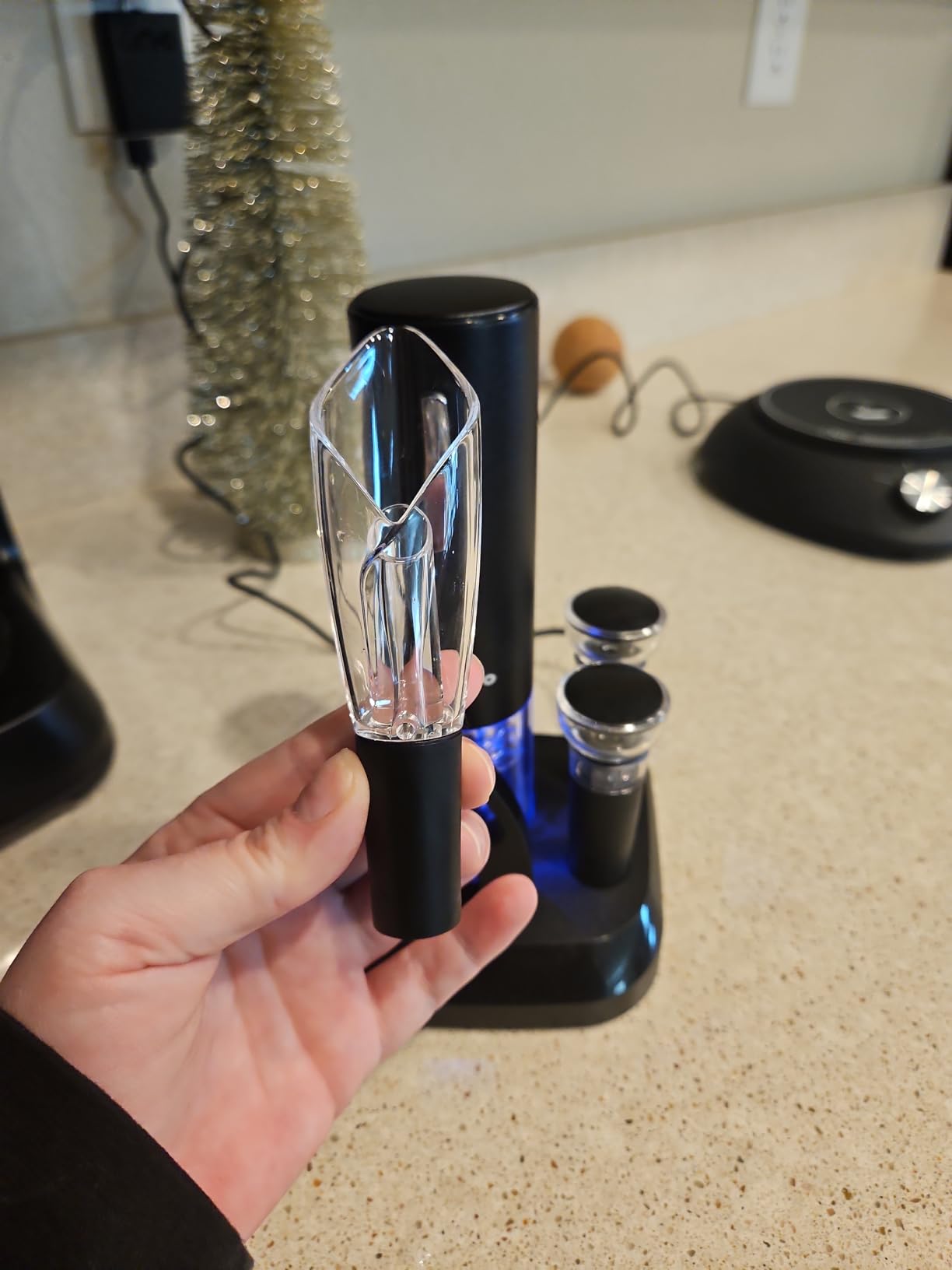 Moocoo Electric Wine Opener with Charging Base, Cordless Electric Wine Bottle Opener with 2-in-1 Aerator & Pourer, Foil Cutter, 2 Vacuum Preservation Stoppers, Display Charging Station for Easy Storage customer photo 2