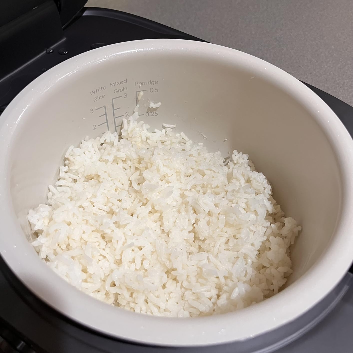 Toshiba Mini Rice Cooker, 3 Cups Uncooked Small Rice Cooker, Steamer & Warmer, With Fuzzy Logic And One-Touch Cooking, 24 Hour Delay Timer And Auto Keep Warm Feature, White customer photo 2