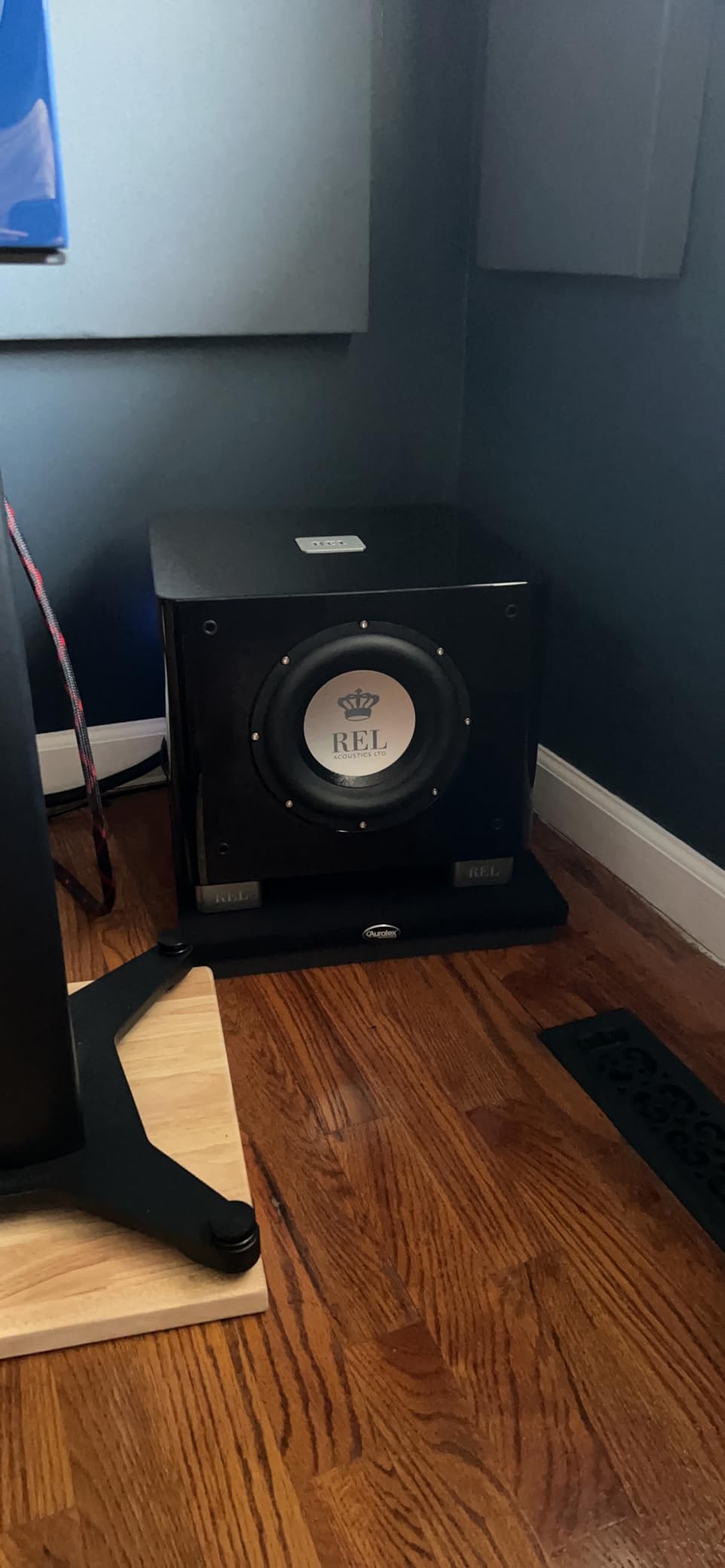 REL T/7x 8-Inch Powered Subwoofer - Compact Sealed Design with Class AB Amplifier, RCA Inputs, and Deep Bass for HiFi Stereo Systems, Home Theater, and Surround Sound - High Gloss White Finish customer photo 1