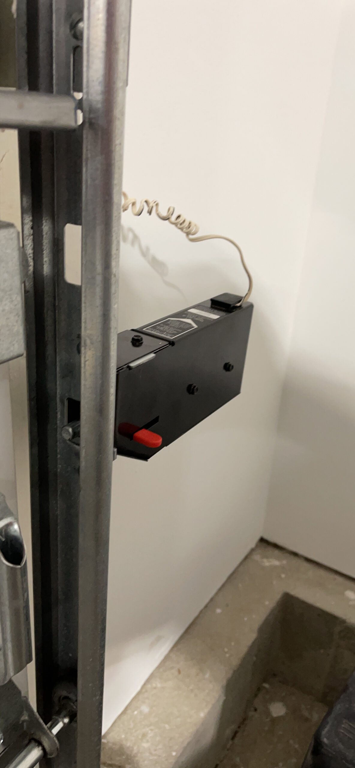 Genie B6172H Wall Mount Smart Garage Door Opener, DC Motor Lifts up to 14ft high 850lbs customer photo 2