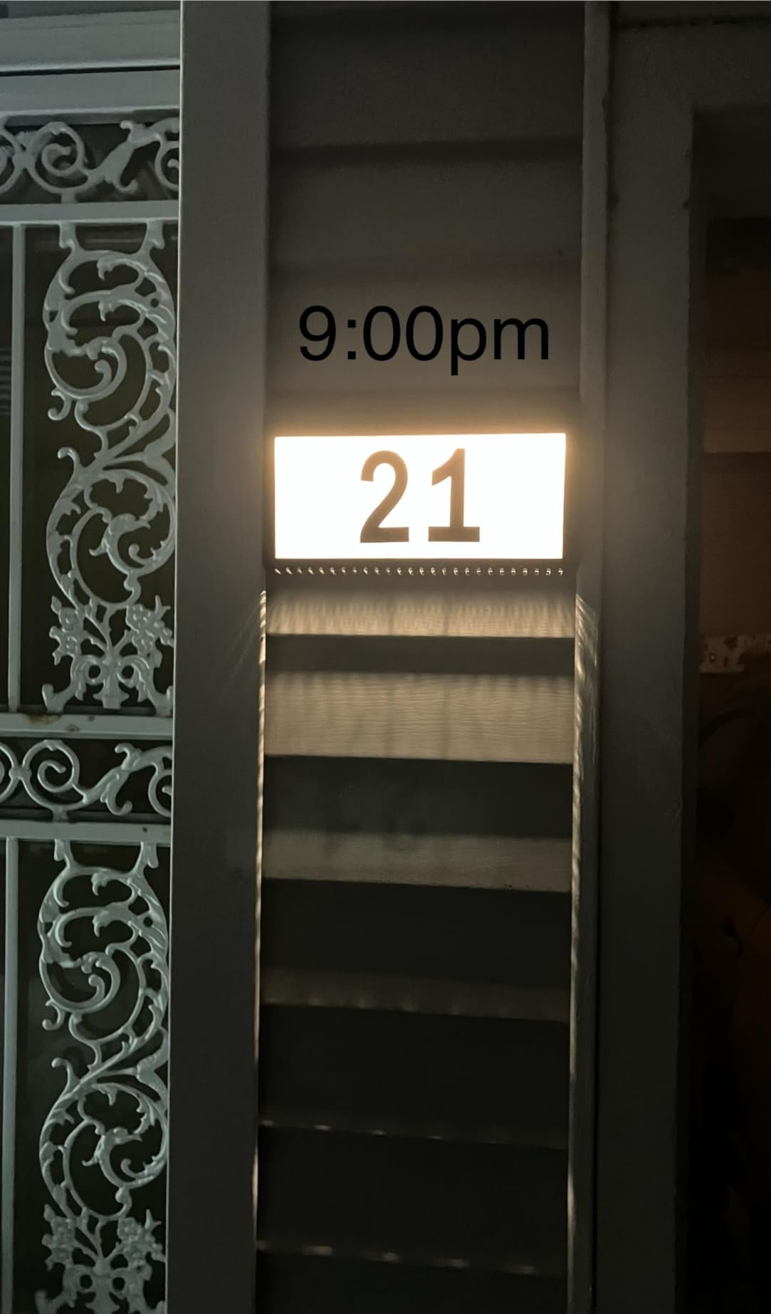 MAXvolador Solar Powered Address Sign House Numbers Waterproof, 3-Color Lighting Modes LED Illuminated Address Plaque with Stakes, Outdoor Address Number customer photo 1
