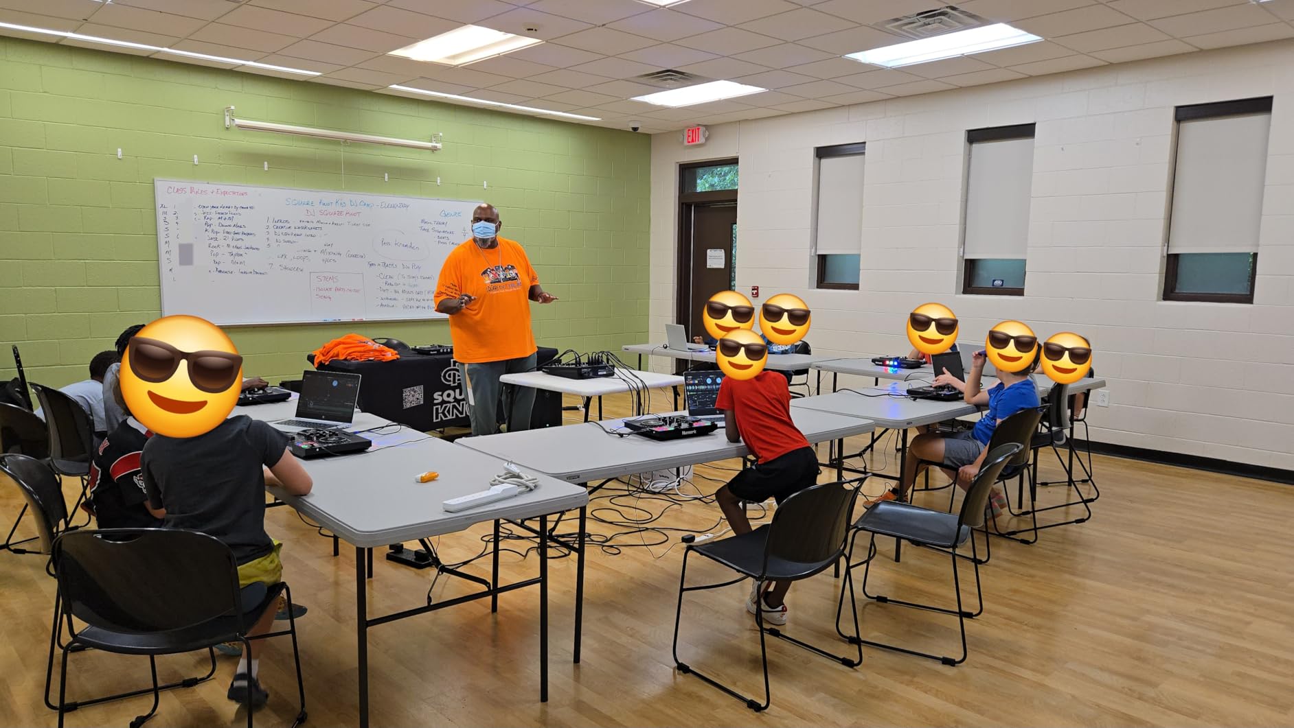 Numark Party Mix Live DJ Controller with Speakers, Lights, 2 Decks, Mixer, Audio Interface and Serato Lite customer photo 1