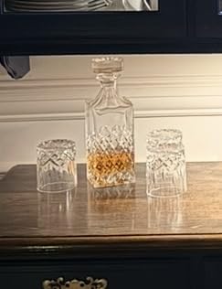 LIGHTEN LIFE Whiskey Decanter 29oz Crystal with Stopper, Non-Lead, 828ml, Clear, Durable, Dishwasher Safe, Classic European Design, Gift Box Included customer photo 1