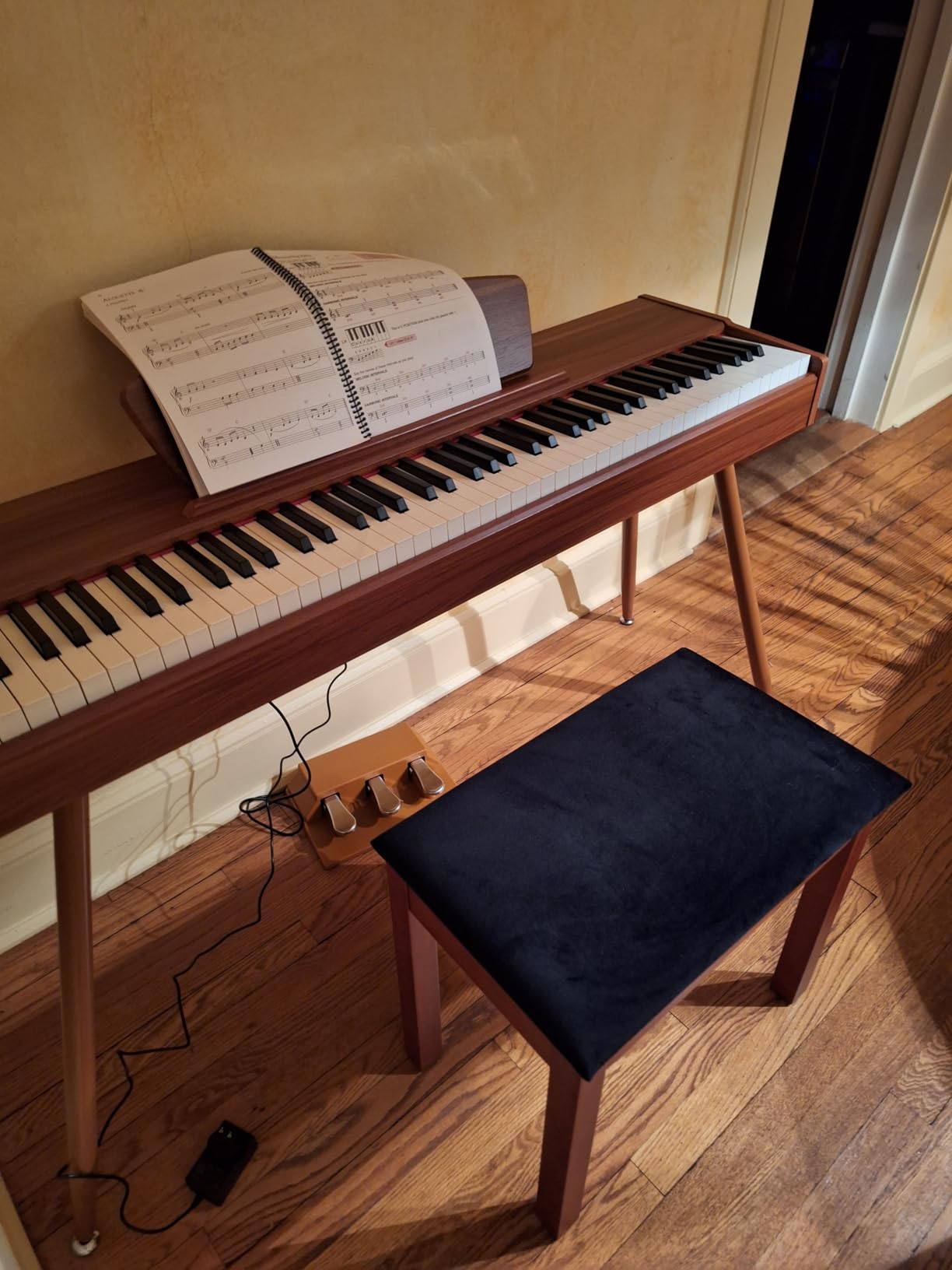 Donner DDP-80 Digital Piano 88 Key Weighted Keyboard, Full-size Electric Piano for Beginners, with Sheet Music Stand, Triple Pedal, Power Adapter, Supports USB-MIDI Connecting, Retro Wood Color customer photo 2