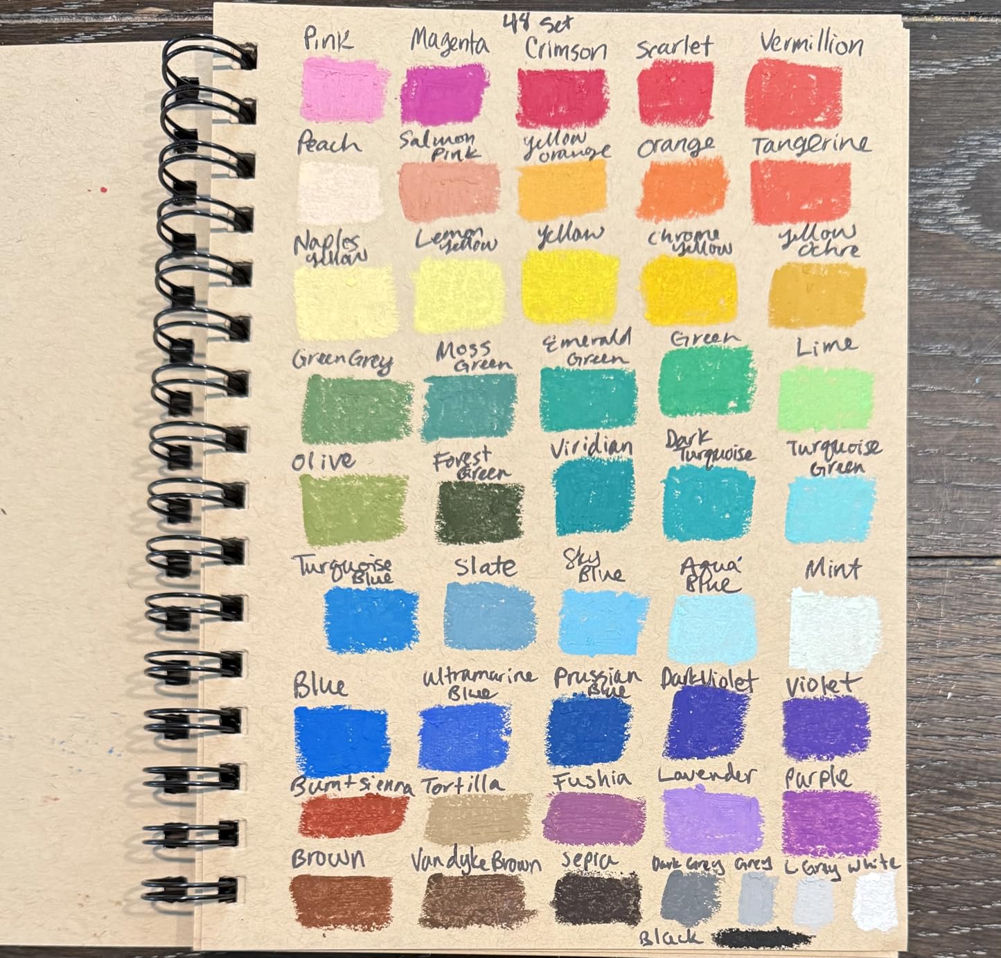 Artecho Oil Pastels Set of 48 Colors, Soft Oil Pastels for Art Painting, Drawing, Blending, Art Supplies for Artists, Beginners, Students, Teachers (10 x 70 mm) customer photo 1