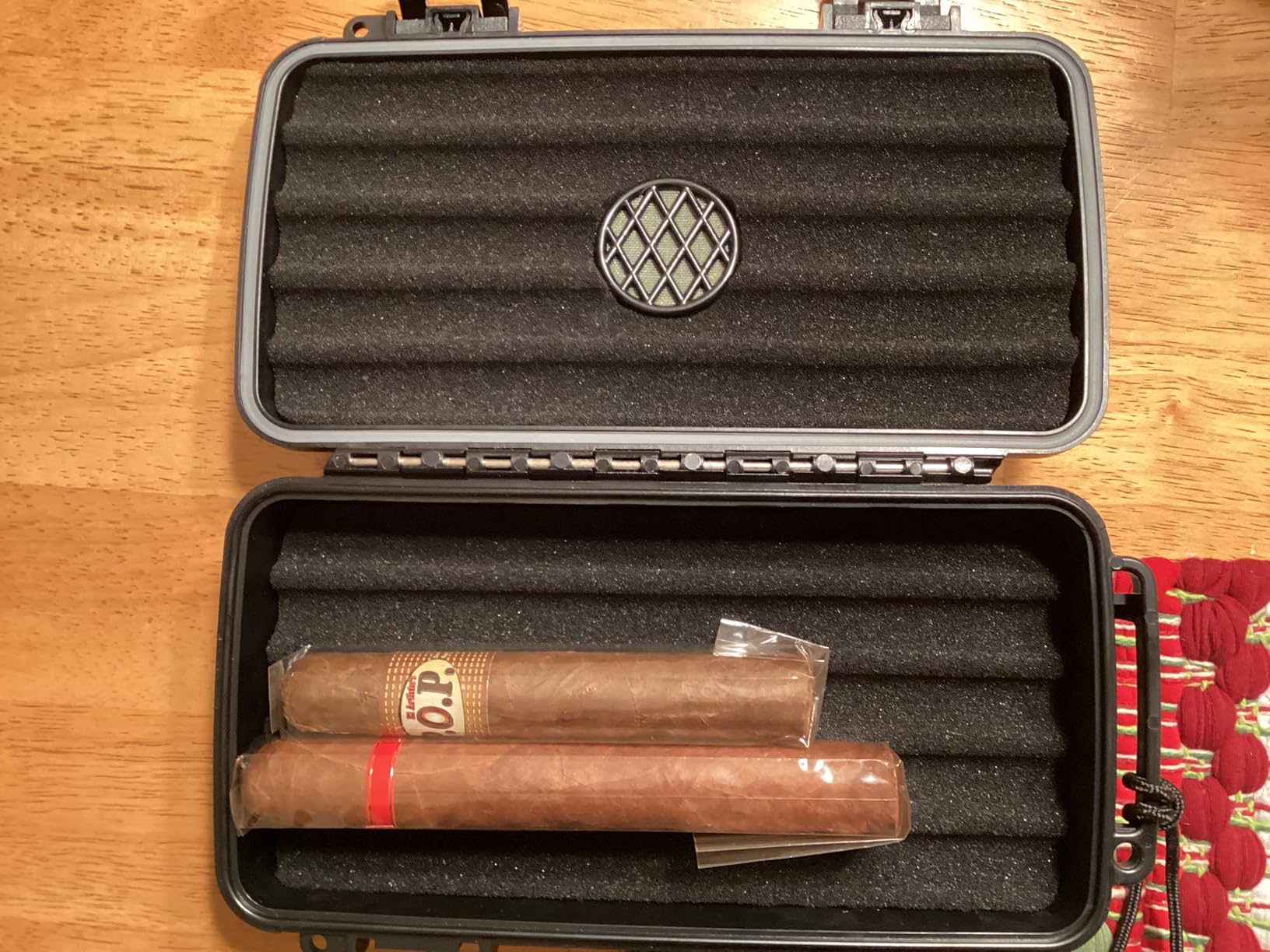 Flauno Travel Cigar Humidor Case - Portable Cigar Box with Humidifier Disc & Cigar Cutter | Waterproof | Crushproof | Airtight | Durable (Holds up to 5 Cigars) customer photo 1