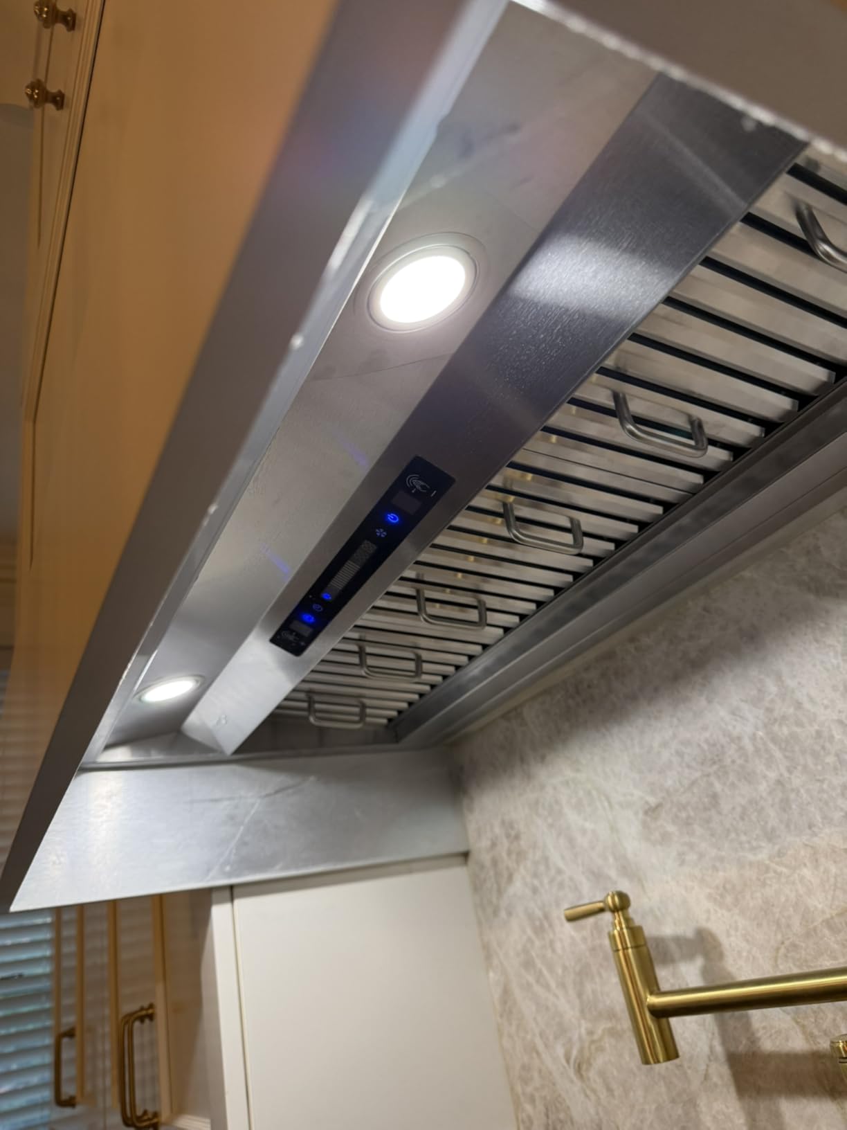 IKTCH 42 inch Built-in/Insert Range Hood 900 CFM, Ducted/Ductless Convertible Duct, Stainless Steel Kitchen Vent Hood with 2 Pcs Adjustable Lights and 3 Pcs Baffle Filters with Handlebar customer photo 1