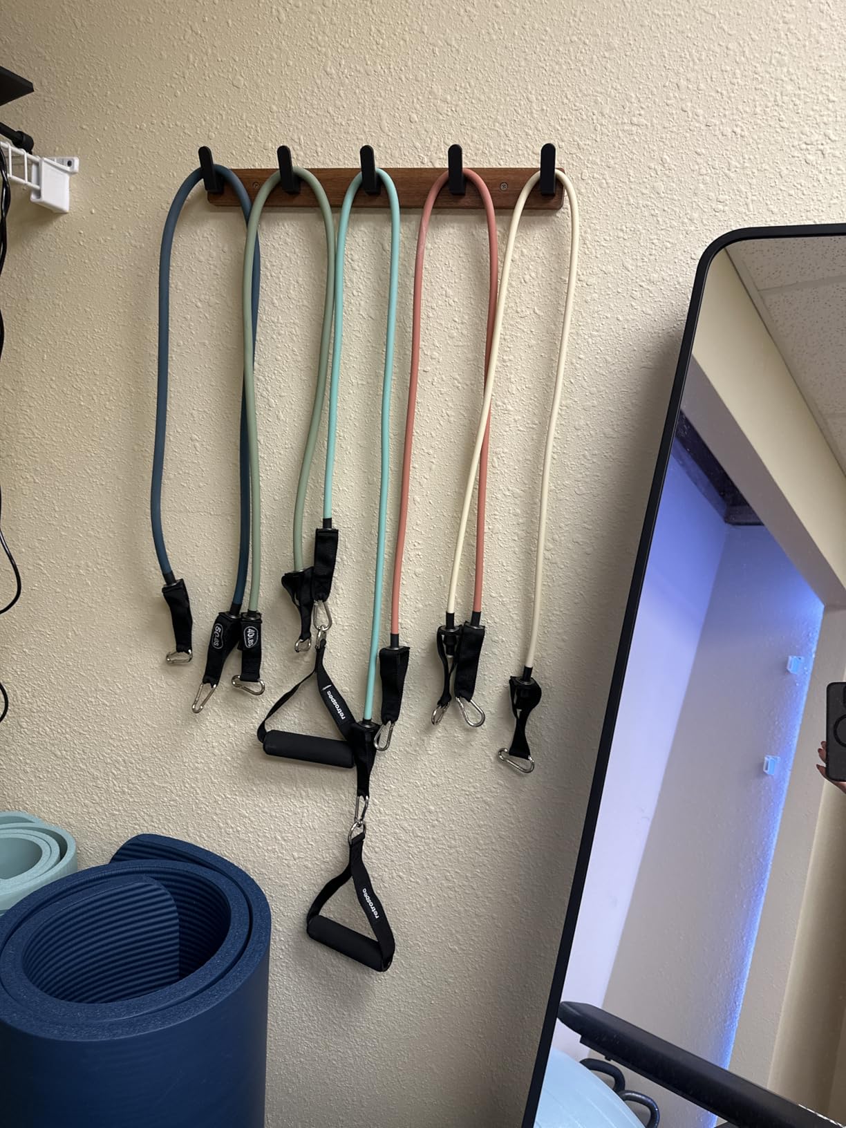 Retrospec Train Resistance Bands Set for Working Out - 5 Stackable Bands, Handles & Door Anchor - Portable Fitness Equipment for Physical Therapy & Yoga Includes Carry Bag customer photo 1