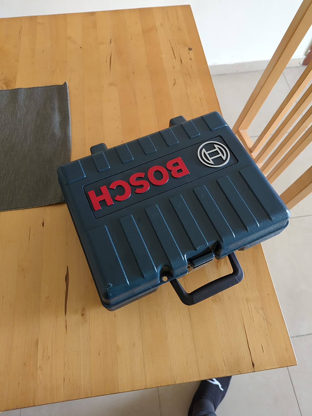 BOSCH GLL50-40G Green-Beam Self-Leveling 360 Degree Cross-Line Laser, Includes 4 AA Batteries, L-Bracket, Ceiling Clip customer photo 1