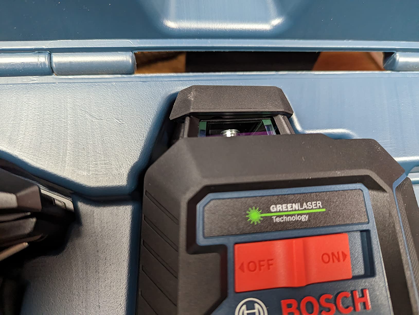 BOSCH GLL50-40G Green-Beam Self-Leveling 360 Degree Cross-Line Laser, Includes 4 AA Batteries, L-Bracket, Ceiling Clip customer photo 2