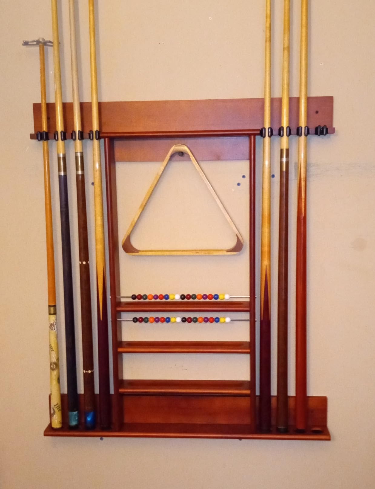 XCSOURCE Pool Stick Holder, Pool Cue Rack Wall Mount, 8 Pool Cue Holder Wall Billiard Cue Rack, Made of 100% Solid Pine Wood, Pool Table Accessories for Billiard Room or Club (Cue Rack Only) customer photo 1