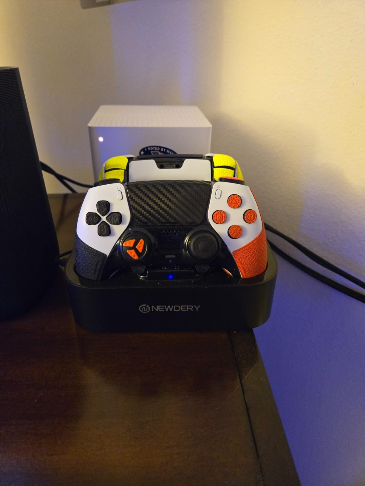 NEWDERY for PS5 Controller Charger Station Compatible with Dualsense Edge, Fast Charging Dock Stand with Cable, Dual Charging Station for PlayStation 5 & DualSense Edge Controller customer photo 2