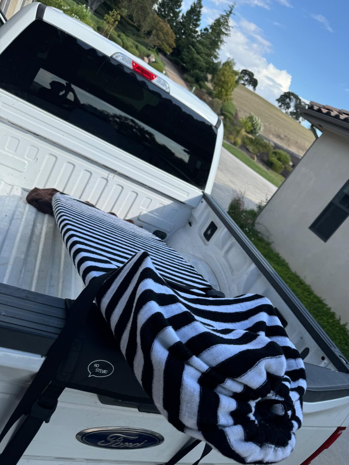 Surfboard Truck Rack - Durable pad fits all tailgates, No-scratch silicone buckle covers customer photo 2