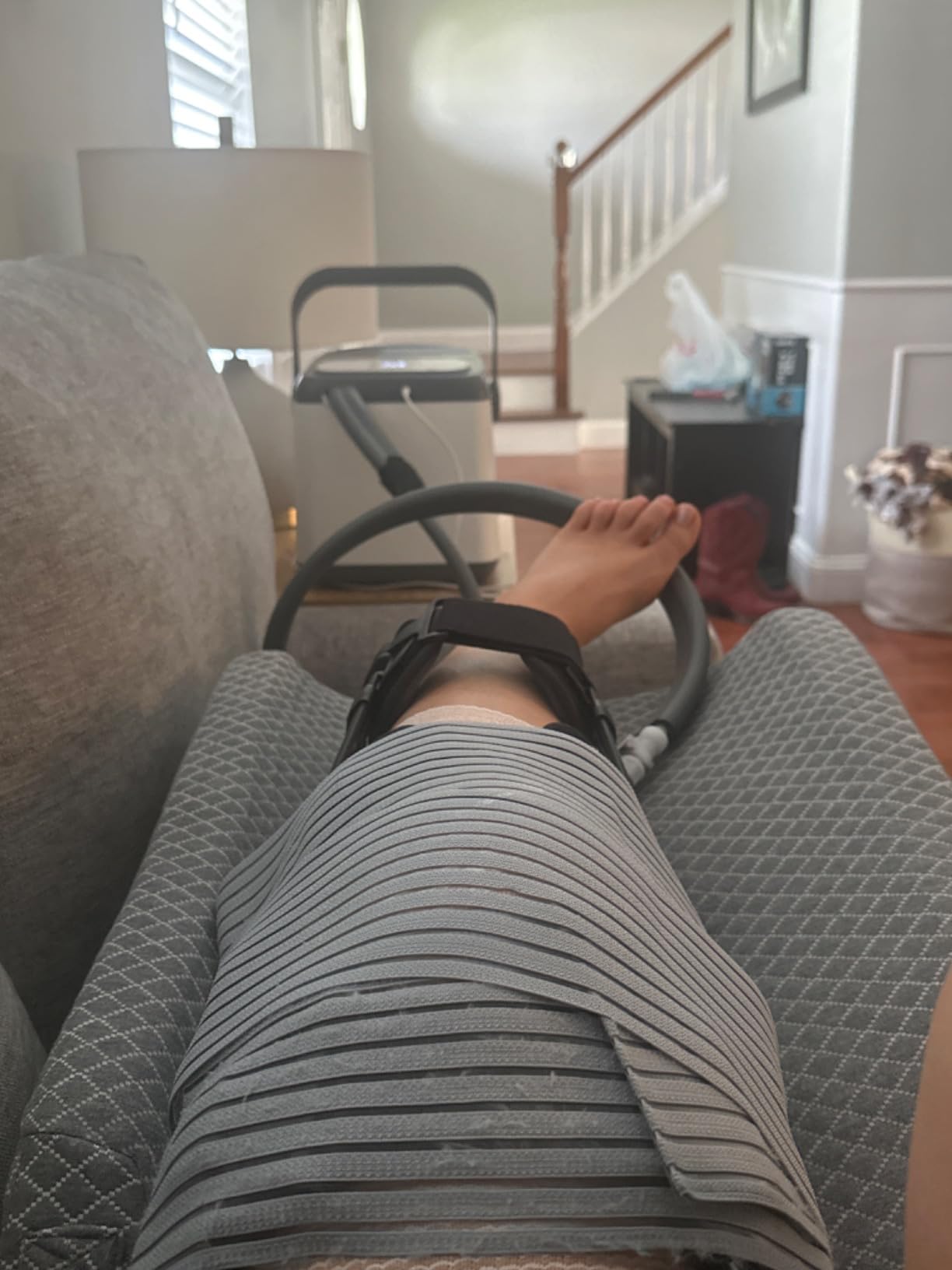 Brace Direct FrozenIce Cold Therapy Machine with Universal Pad - Circulating Water System for Knee, Shoulder, Hip, Ankle, Back - Cryotherapy for Post Surgery, Pain, Swelling customer photo 1