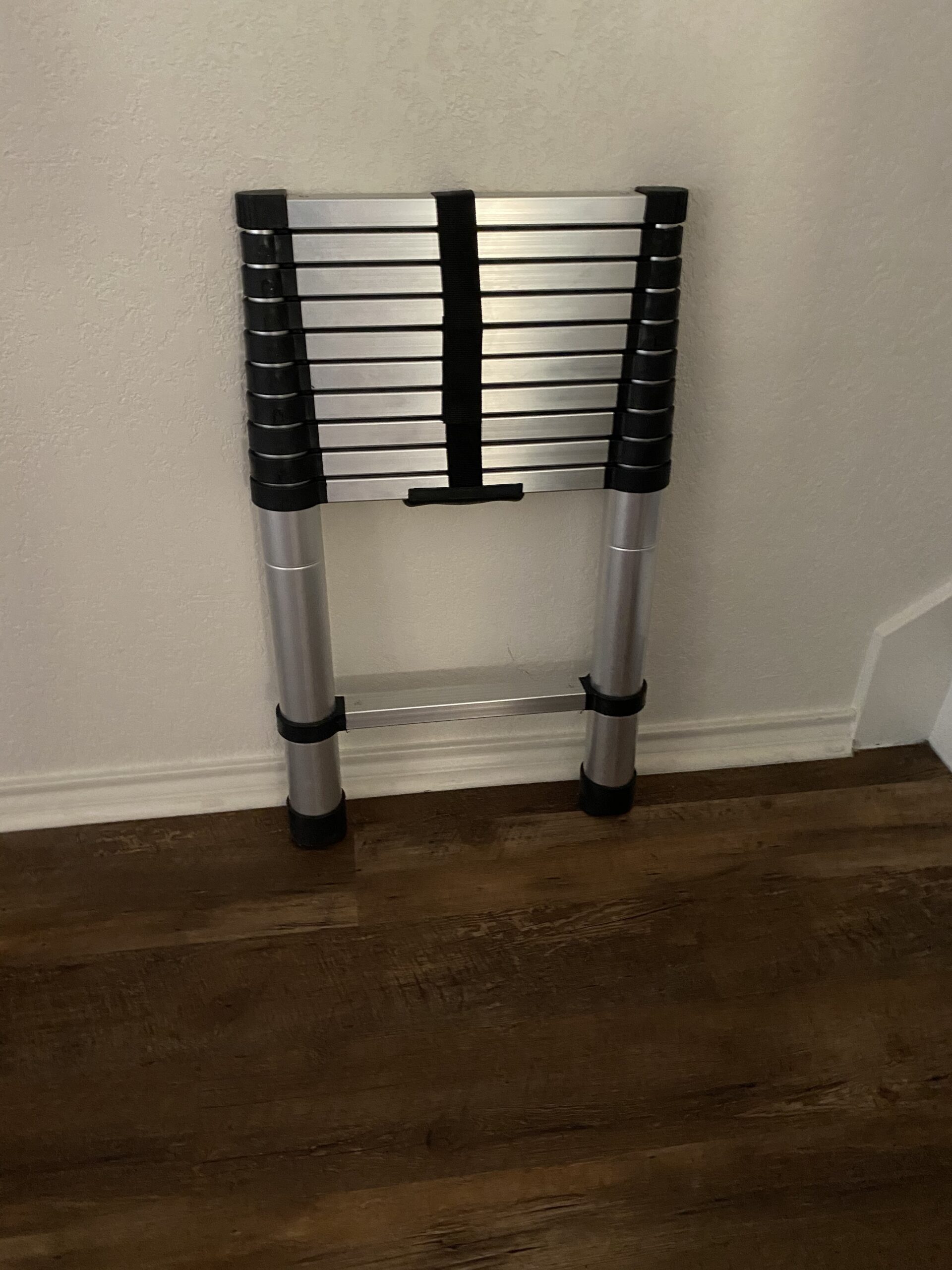 Telescoping Ladder 20.5ft Aluminum Telescopic Extension Ladder Extendable Ladders with 2 Detachable Hooks Portable Lightweight Safety Lock Design Best for Household Daily or RV Work 330 Pound Capacity customer photo 1