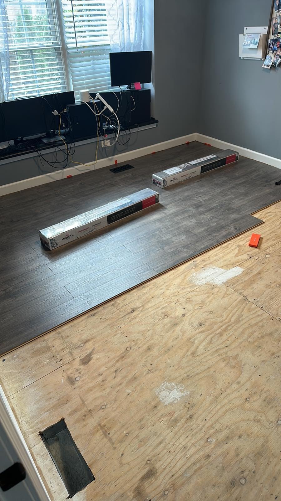 ValueMax Laminate Wood Flooring Installation Kit with Solid Tapping Block, Wider Heavy Duty Pull Bar, Reinforced Double-Faced Mallet with Non-Slip Soft Grip, Foam Kneepads, 30-Piece Spacers customer photo 1