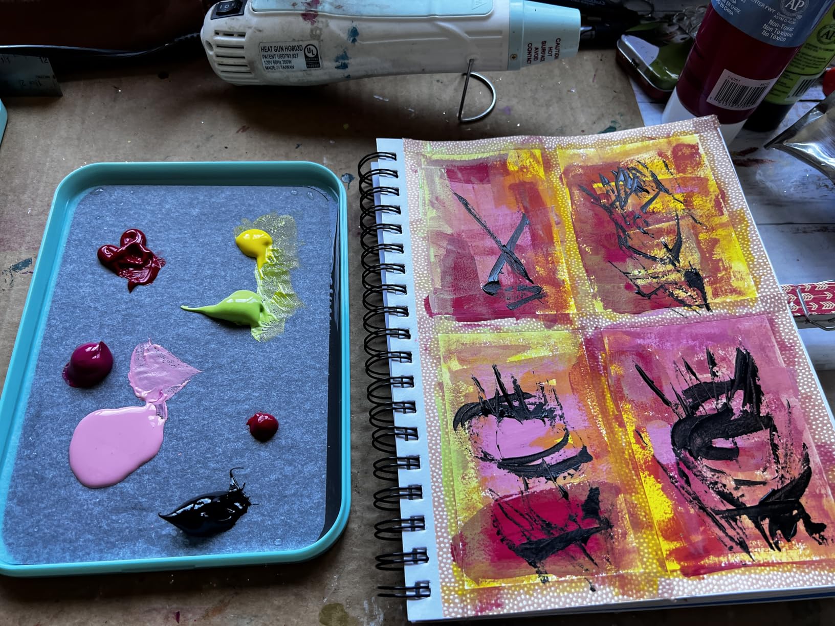 Stay Wet Palette for Miniature & Acrylic Painting | Airtight Lid, Triple Tray System | Anti-Curl Paper, Neutral Gray Sponge, 16 Mixing Wells, Brush Storage for Tabletop, Scale Models & Hobby Kits customer photo 2