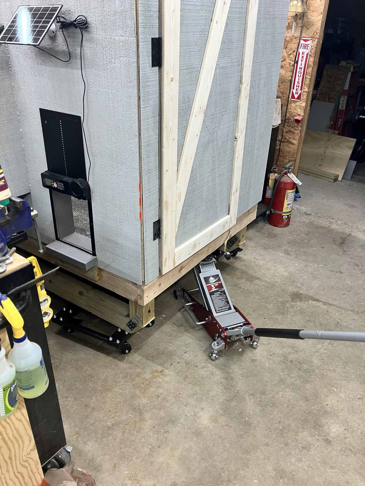 3 Ton Low Profile, Aluminum and Steel Racing Floor Jack with Dual Pistons Quick Lift Pump for Sport Utility Vehicle, Lifting Range 3-15/16