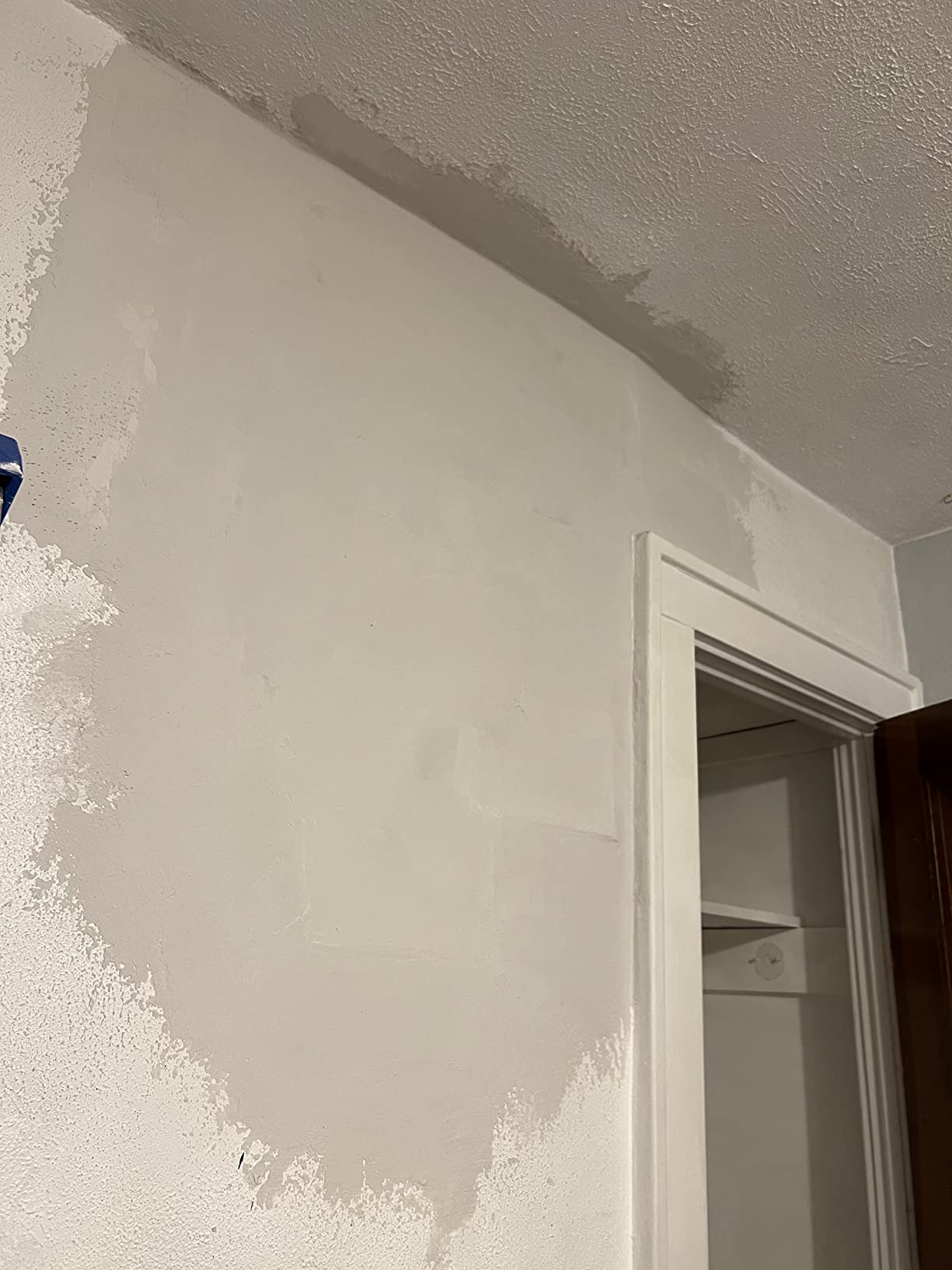 Pinless Moisture Meter for Wood Concrete - Digital Moisture Tester with 3-Color LCD Display, Audible Alarm & HOLD Function - Ideal for Firewood, Lumber, Home Inspections (Green) customer photo 2