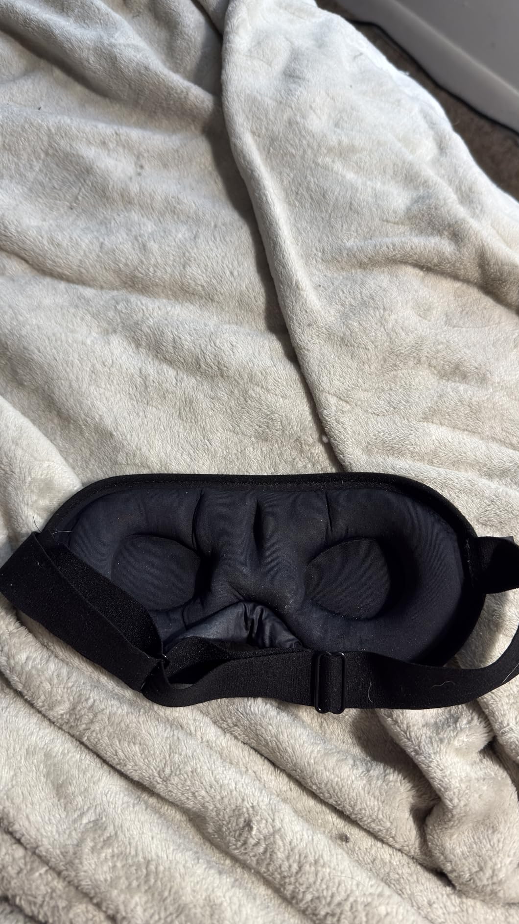 YFONG Weighted Sleep Mask, Women Men 3D Blocking Lights Sleeping Mask (4.2oz/120g), Pressure Relief Night Sleep Eye Mask with Adjustable Strap, Eye Cover Blindfold for Travel Nap Yoga, Black customer photo 2